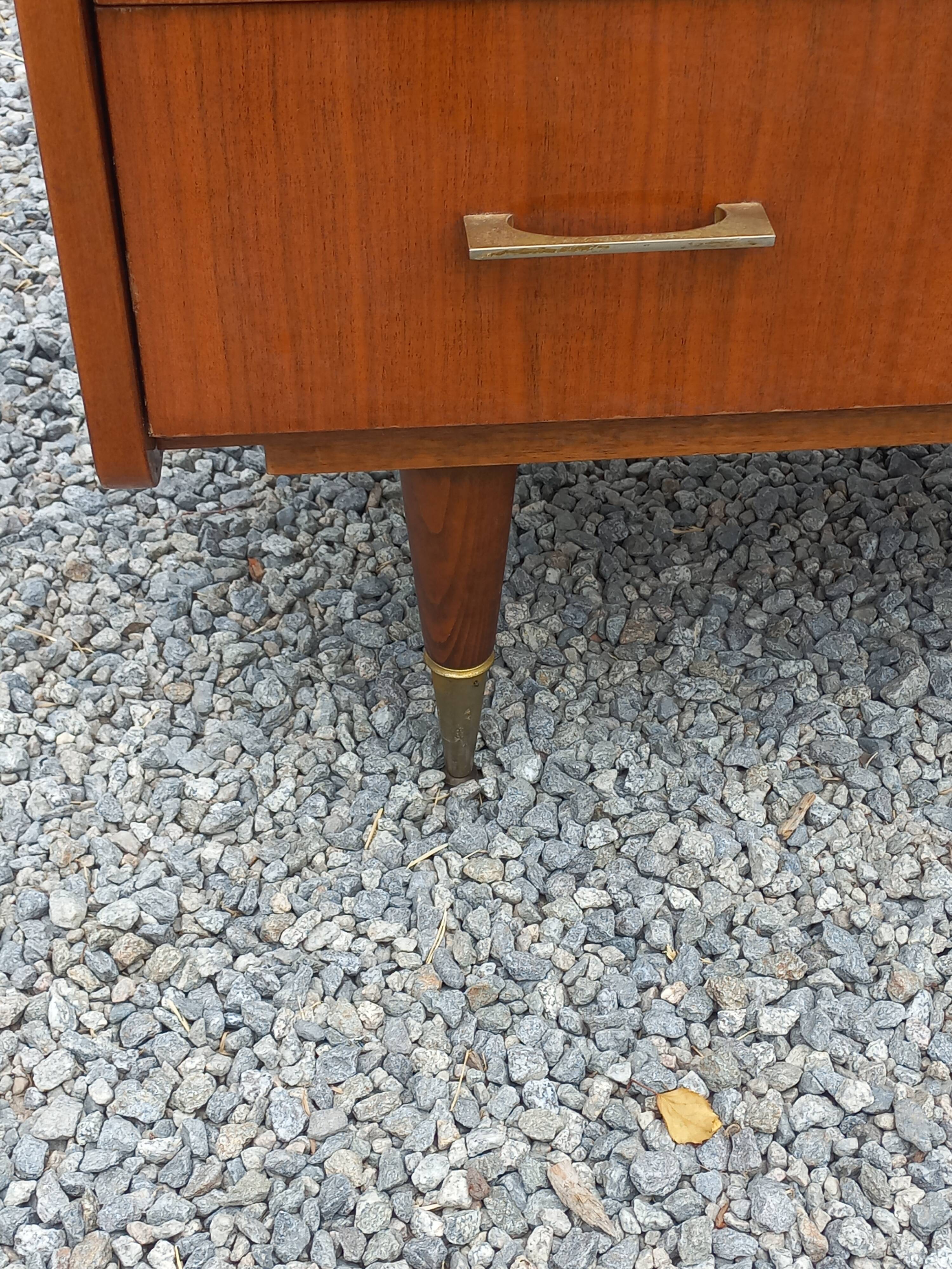 Vintage walnut varnished chest of drawers with 4 drawers from the 1960s.