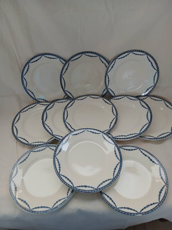 12 assiettes plates anciennes en Terre de fer