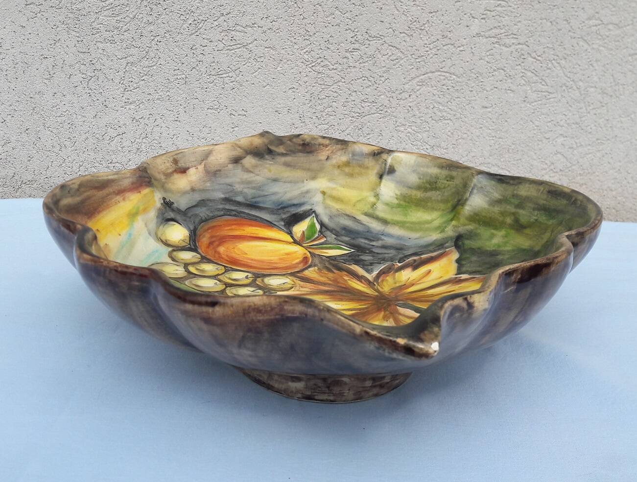 Ceramic fruit dish or bowl