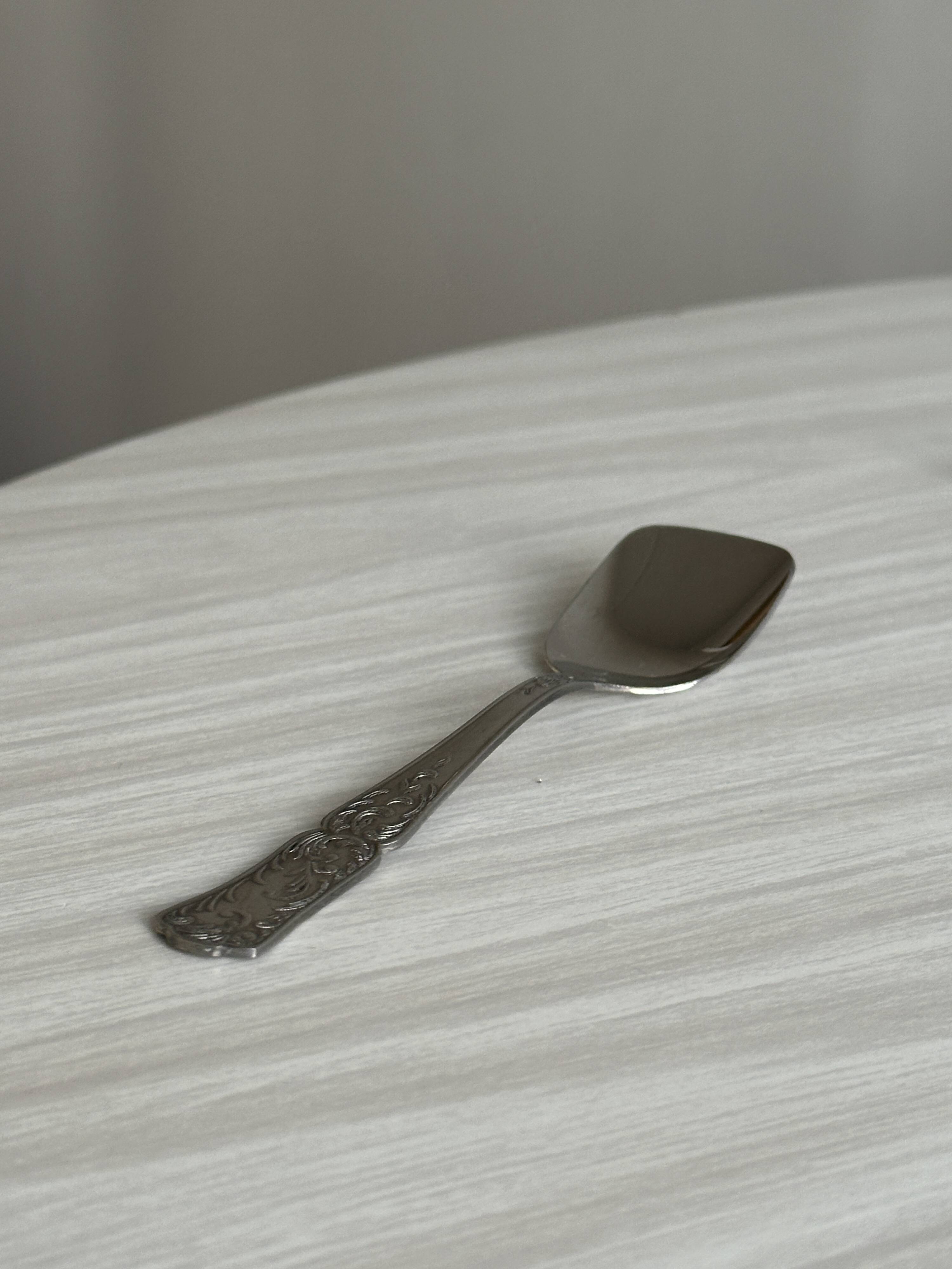 12 small dessert spoons