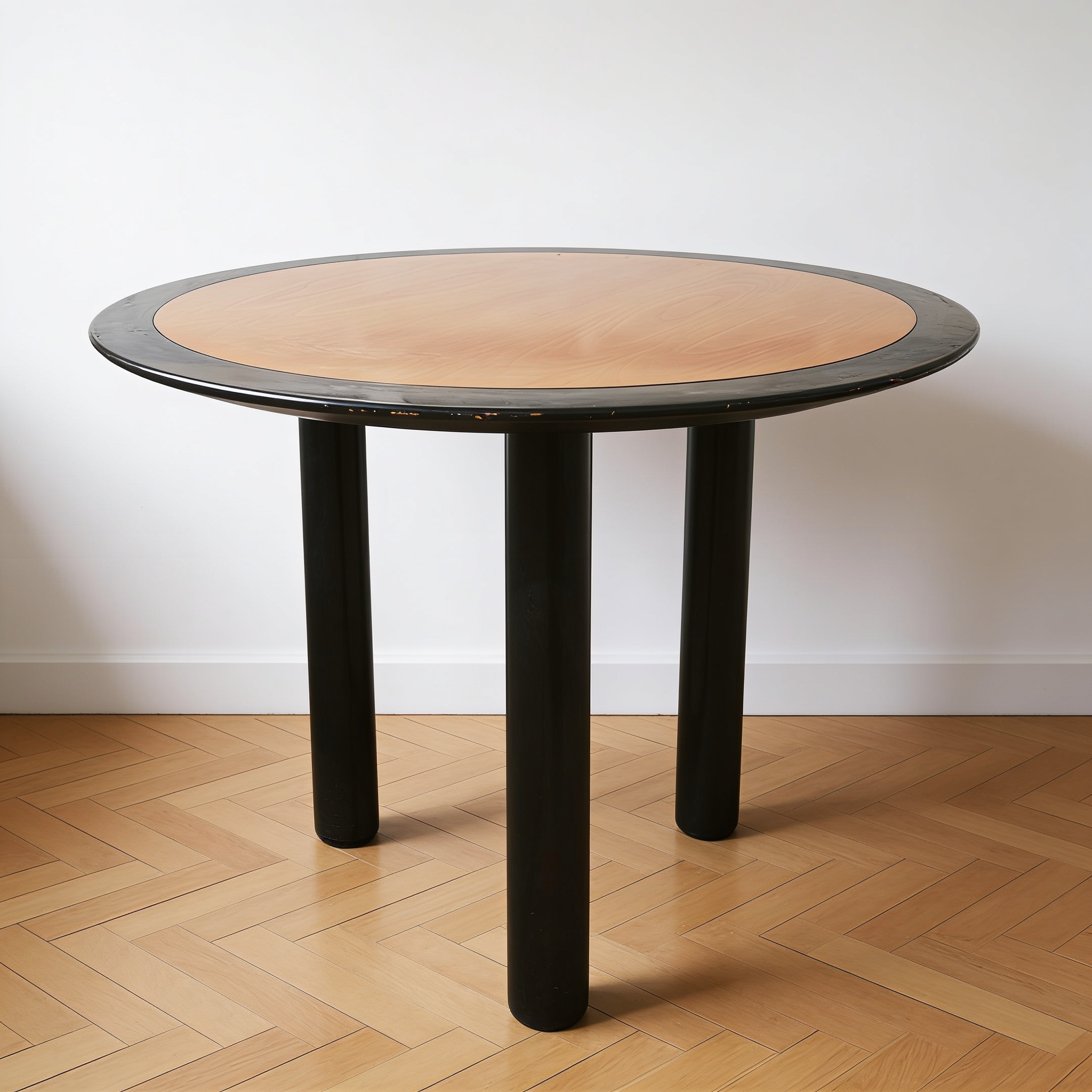 Dining table International Furniture