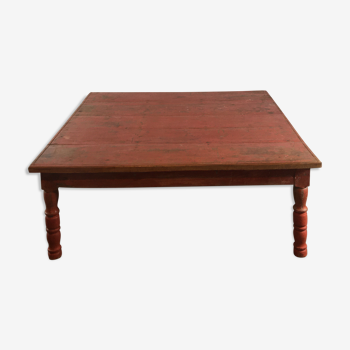 Red laqué wooden coffee table