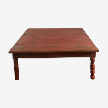 Table basse en bois laqué rouge