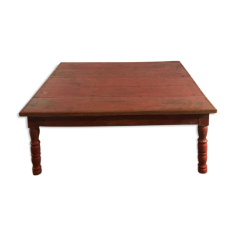 Red laqué wooden coffee table