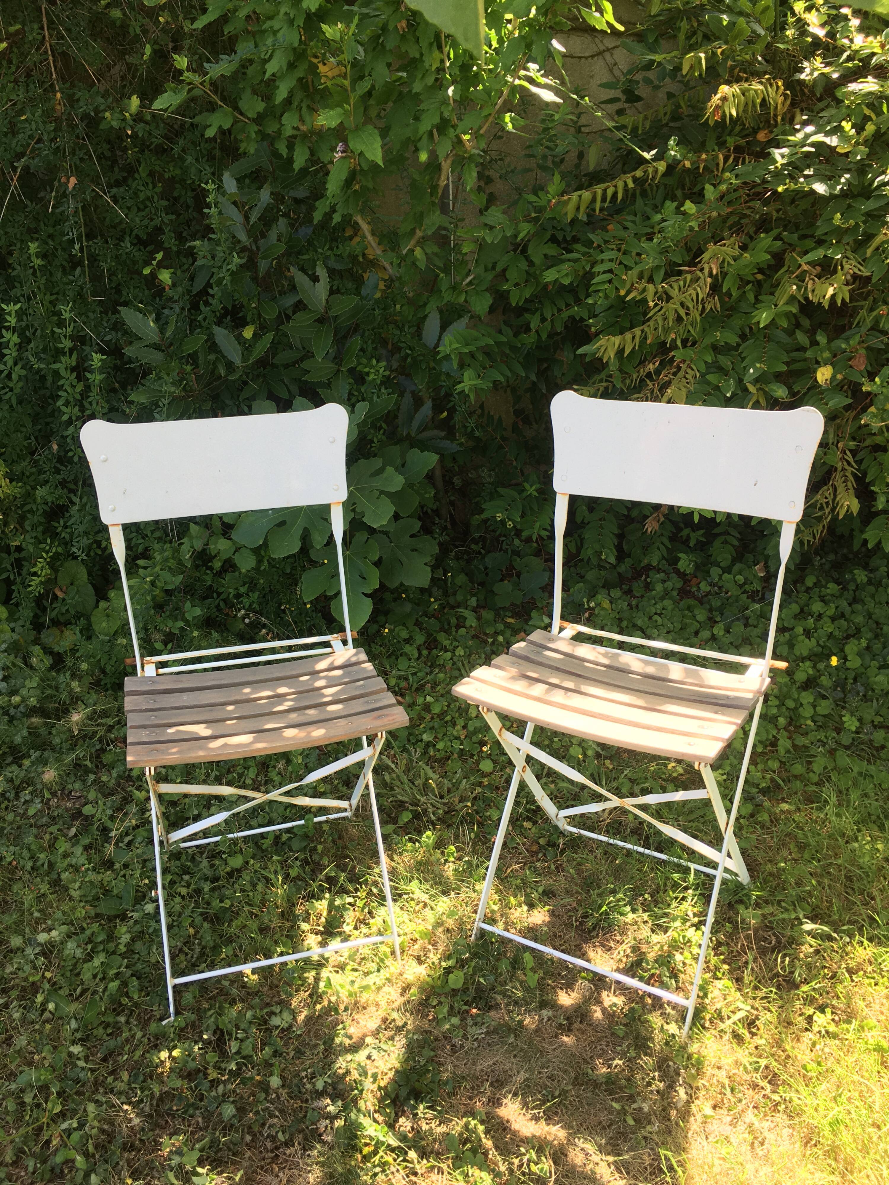 Lot of 2 old garden chairs
