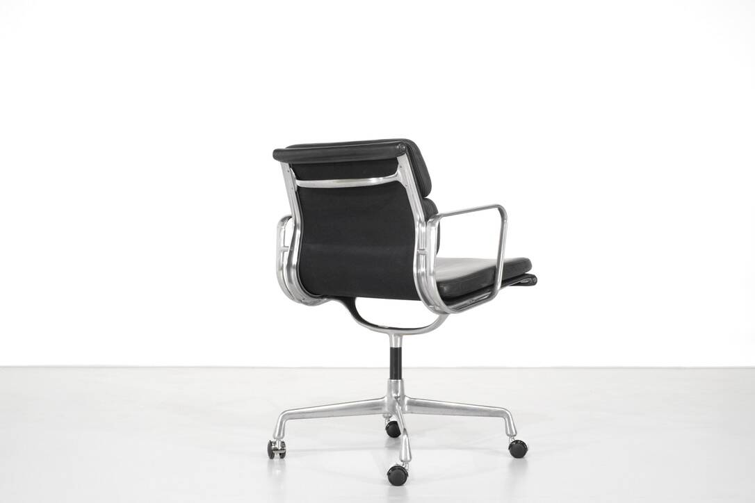 Soft Pad Chair "EA 207" Charles Ray Eames, United States, 1969.