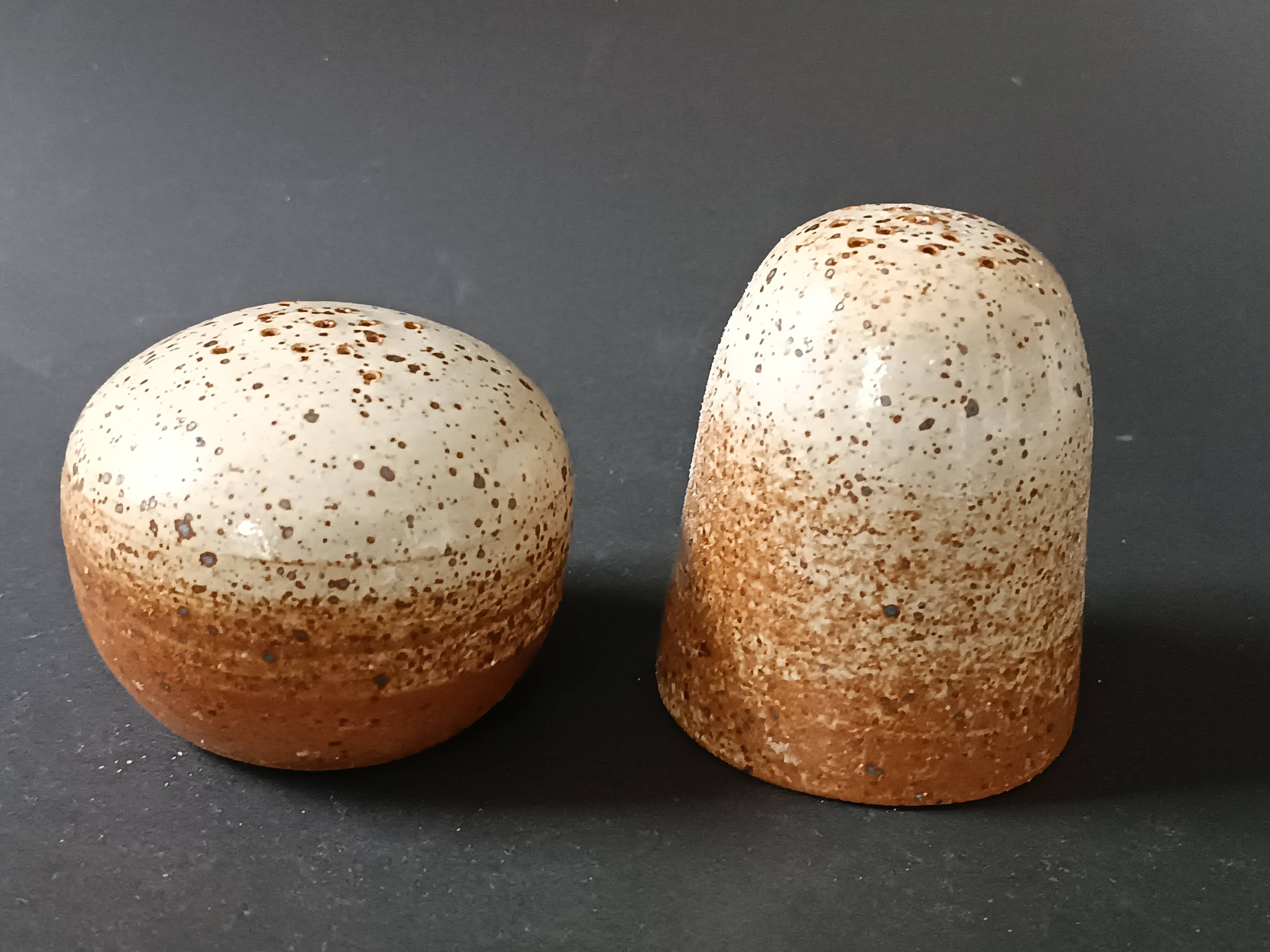 Ensemble en grès poivrier et salière Poterie des Flandres 1970