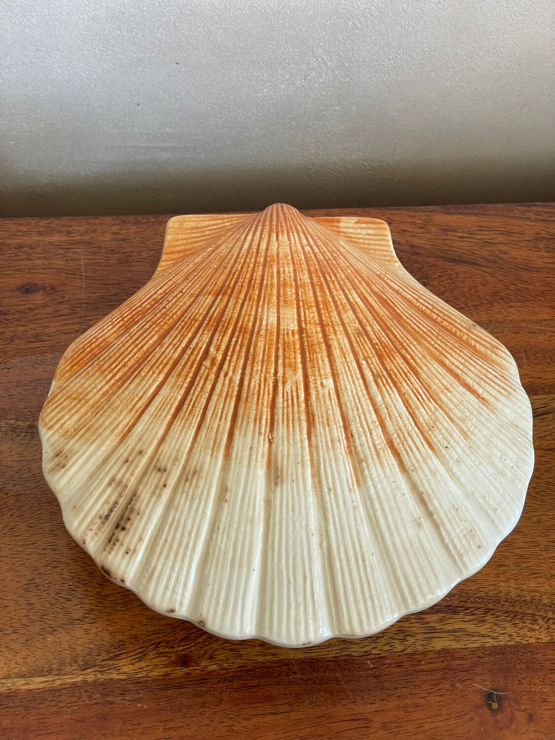 Ceramic scallop shell