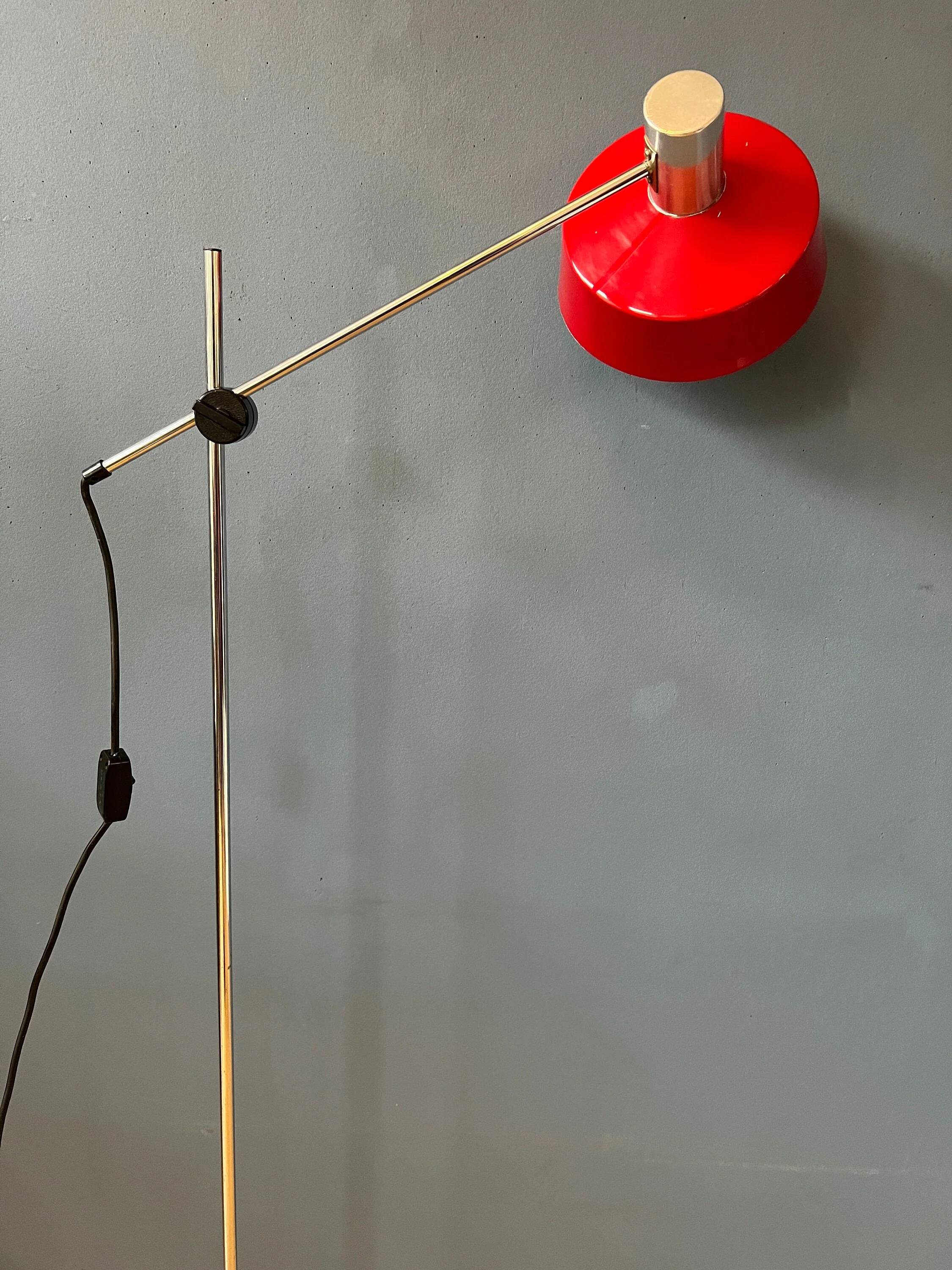 Adjustable red floor lamp in the style of Hoogervorst.