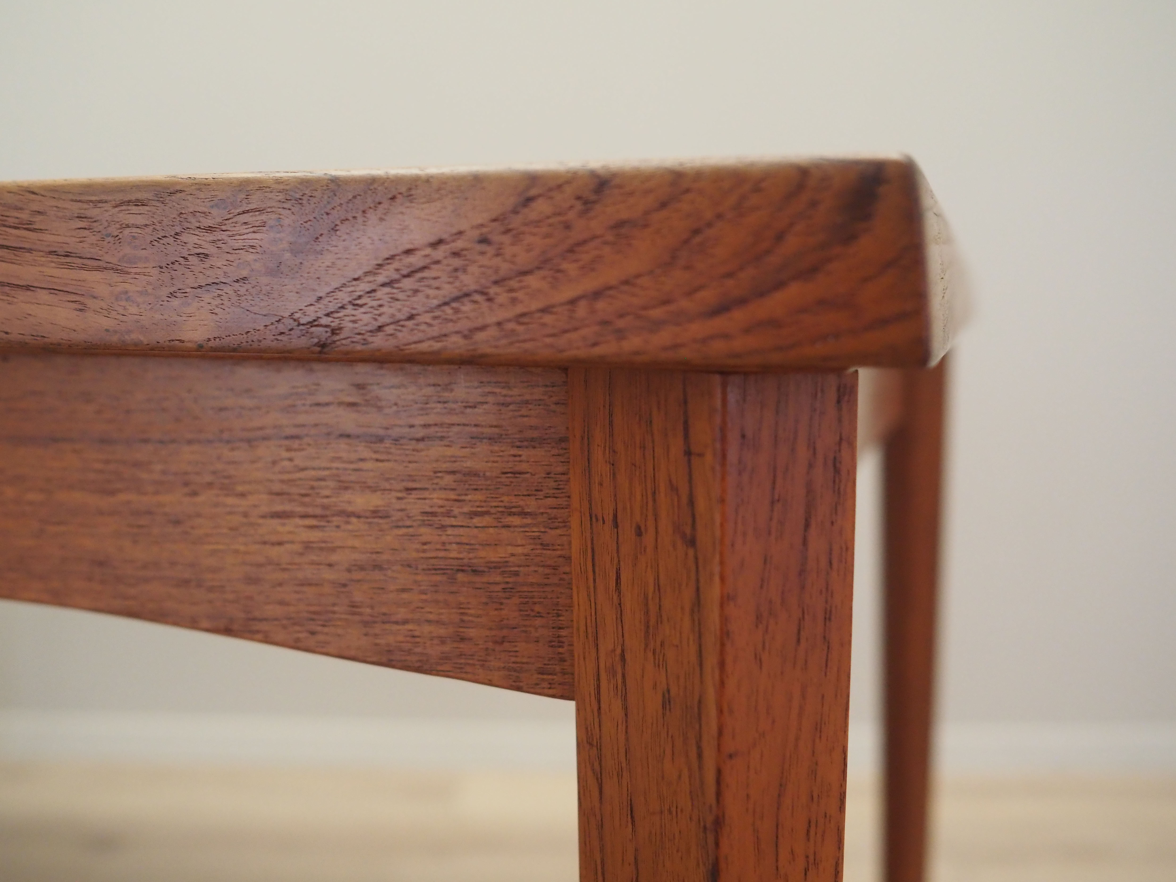 Table en teck, design danois, années 60, fabriquée au Danemark