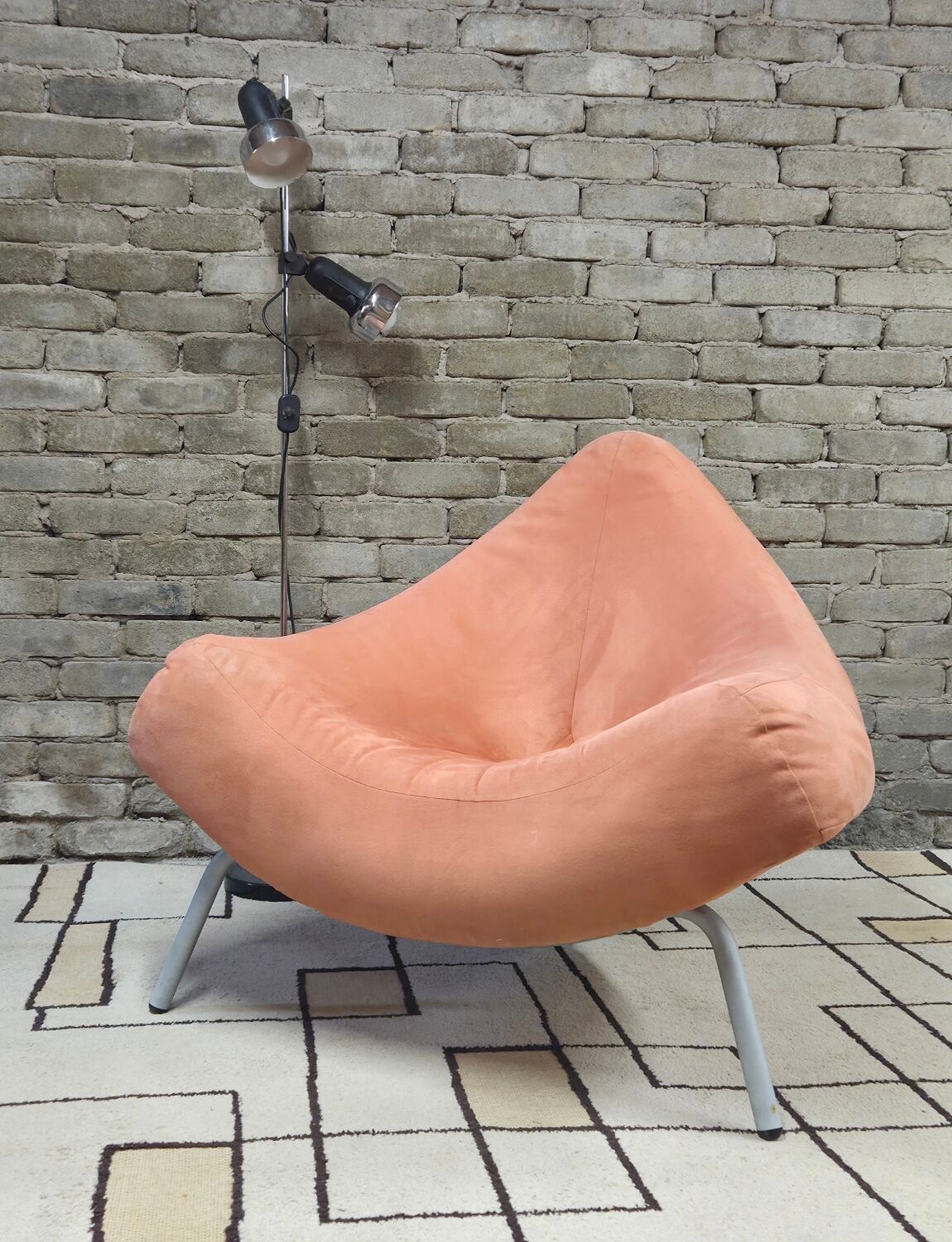 Fauteuil triangle vintage "Escapade " design cocon années 70'.