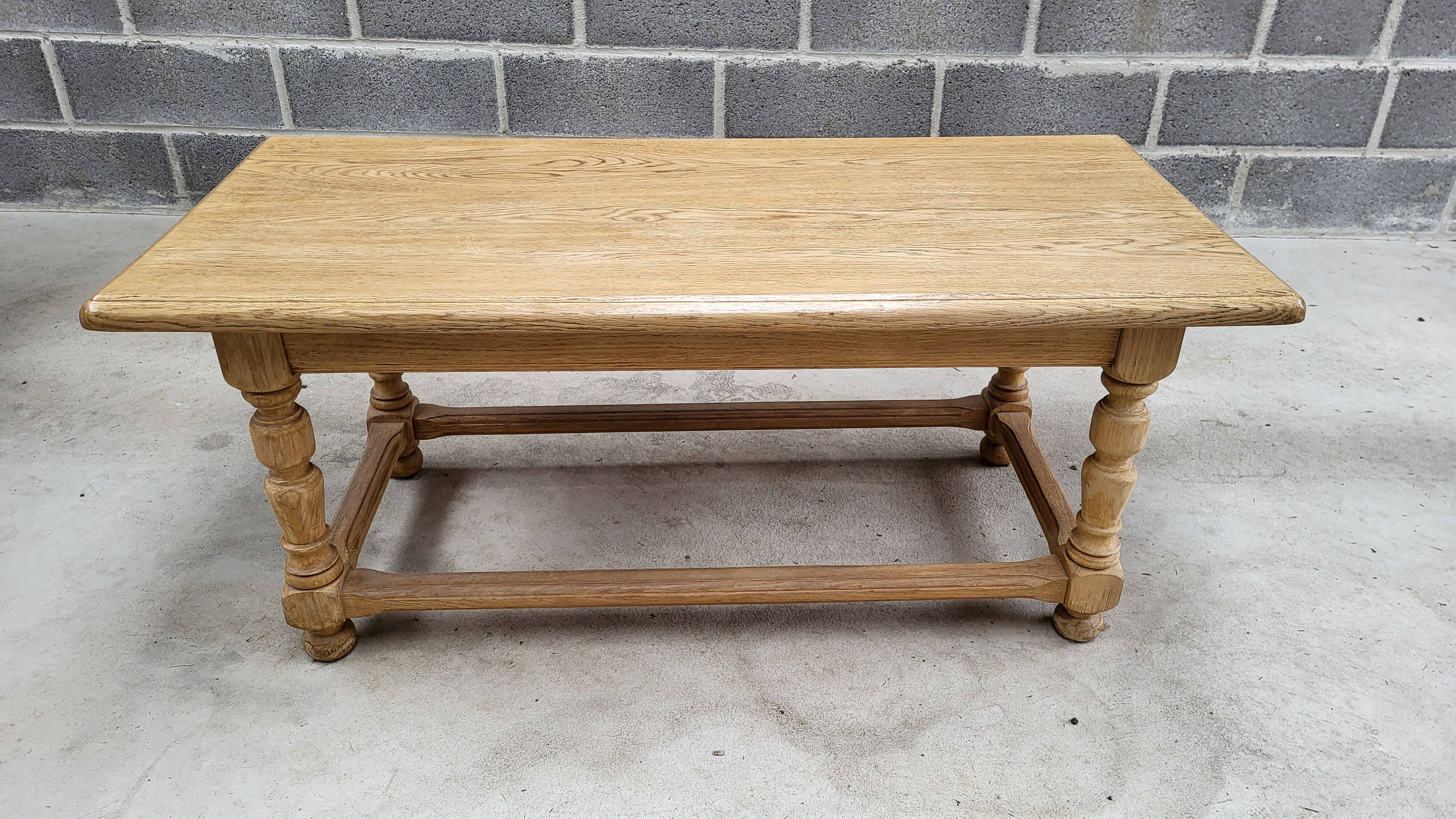 Beautiful solid wood coffee table – Authentic & sturdy