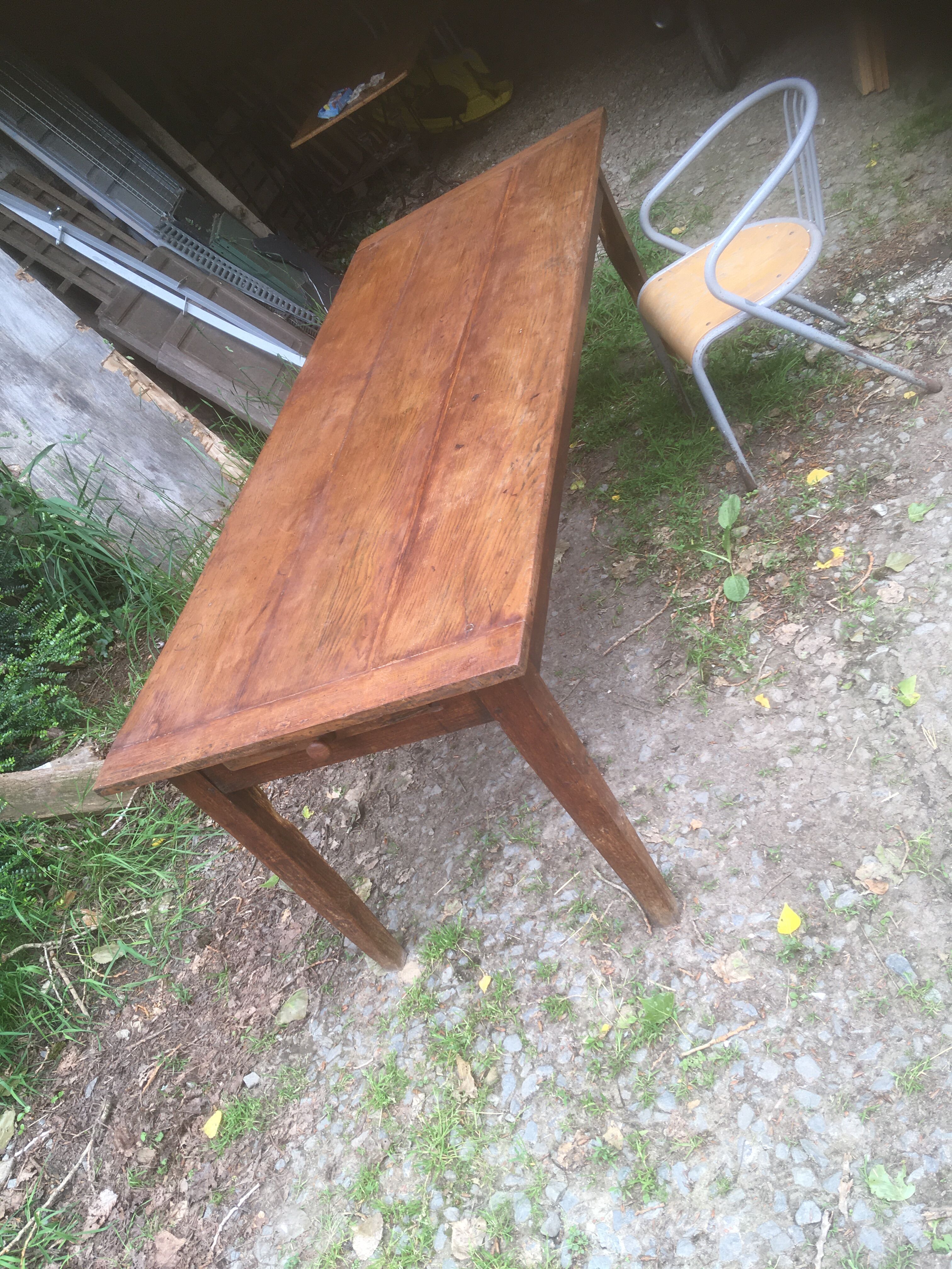 Table farm old spindle feet