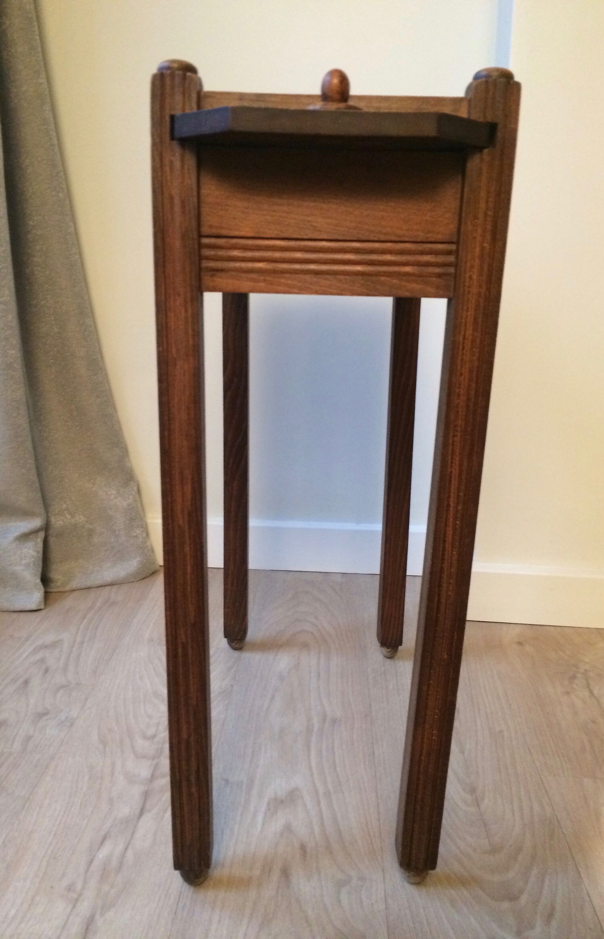 Dash side table