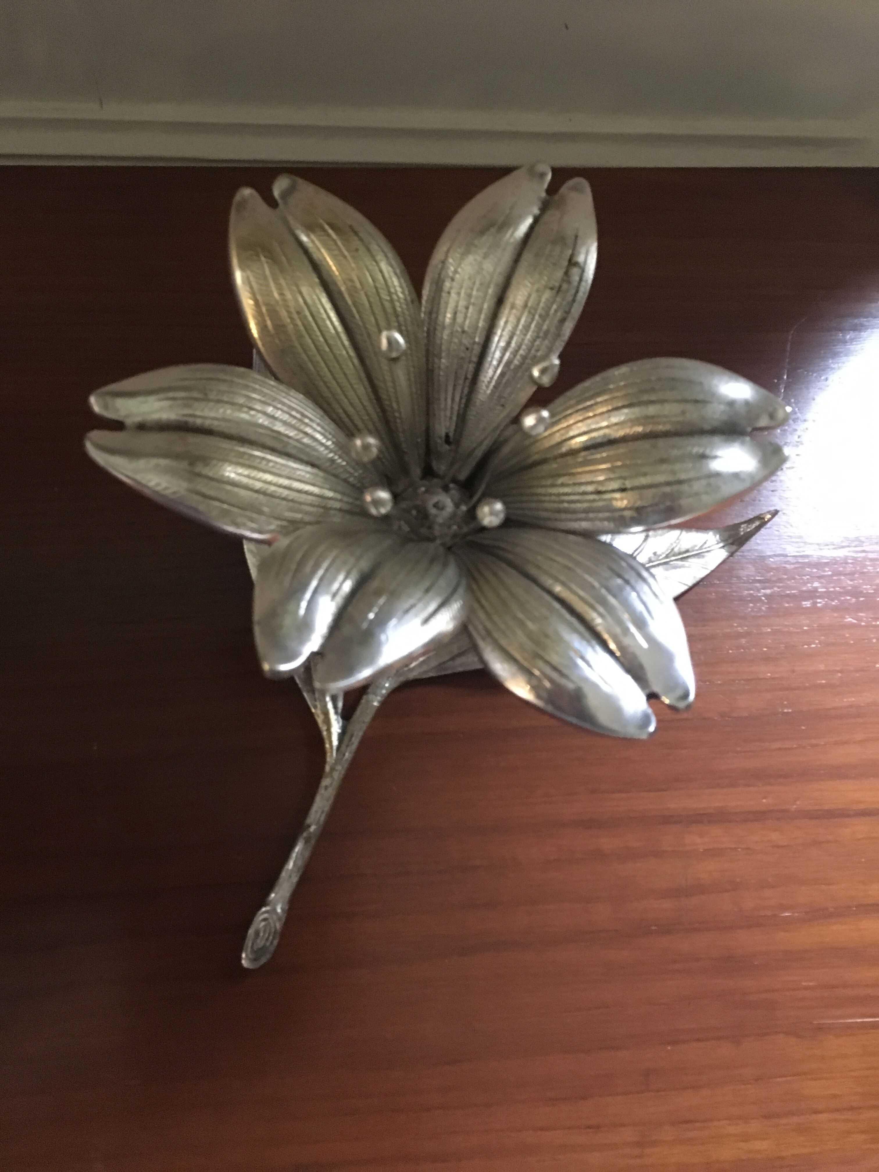 Silver metal flower ashtray