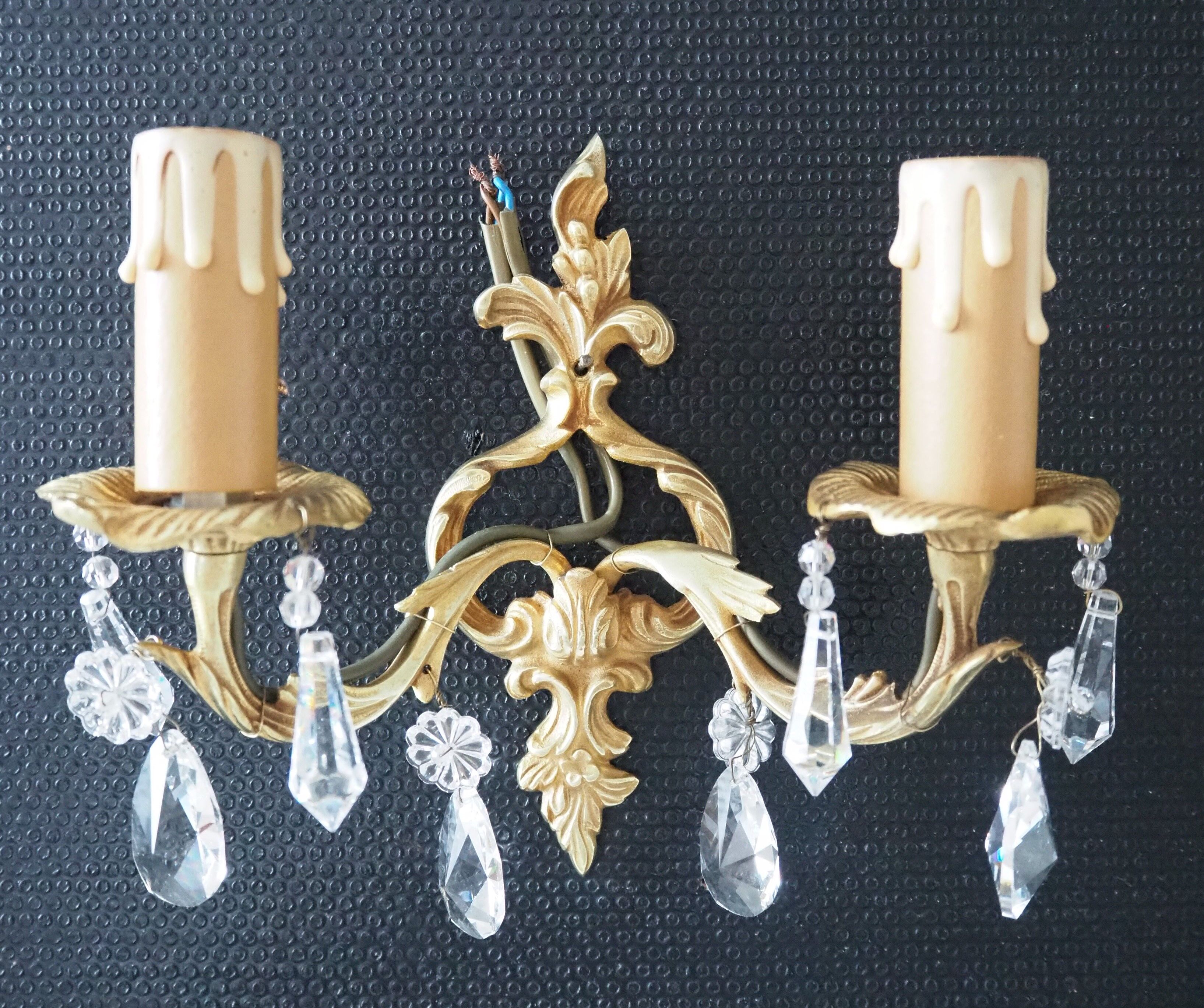 Pair of gilded bronze sconces and crystal pendants