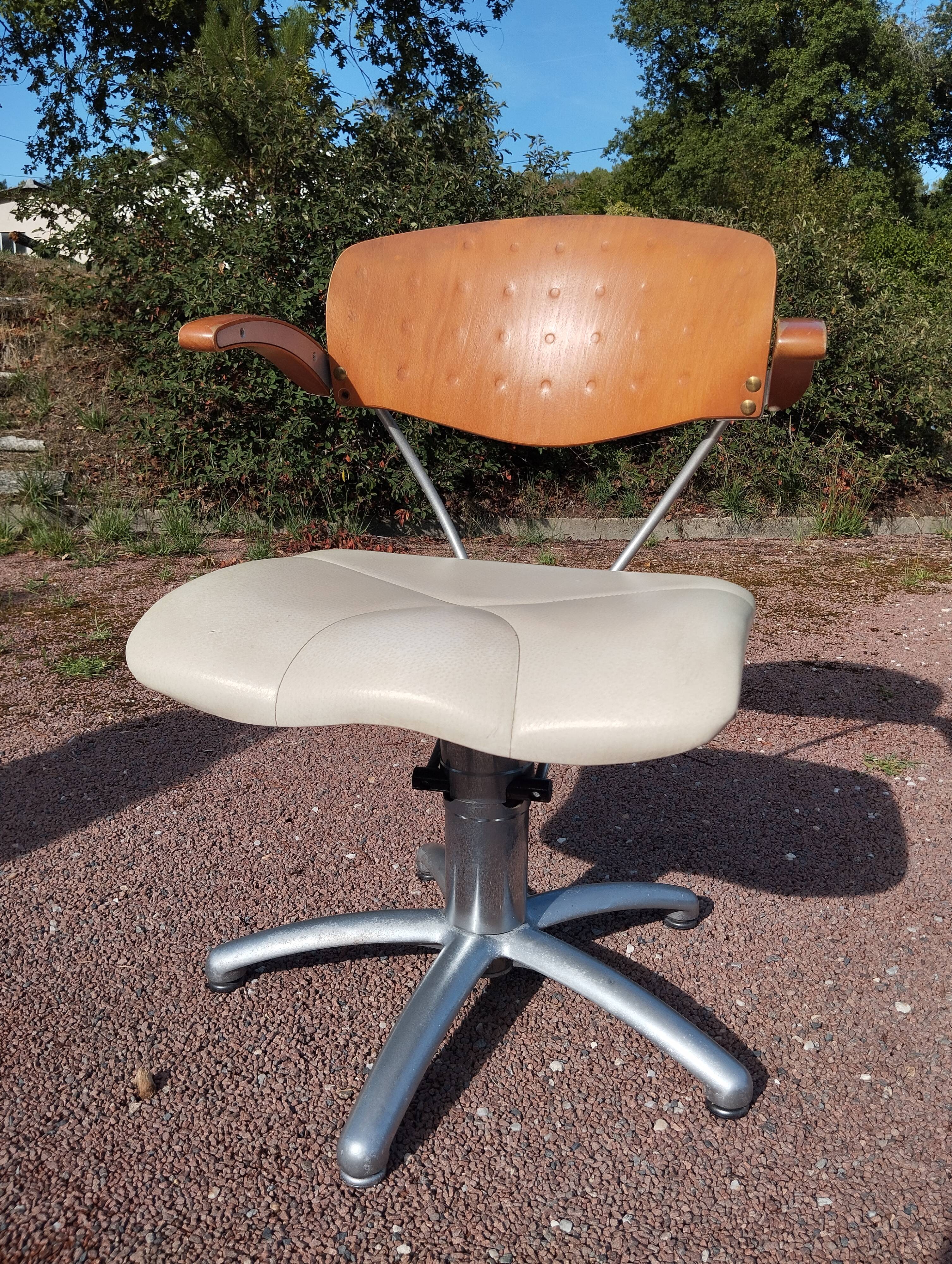 Hairdresser's chair
