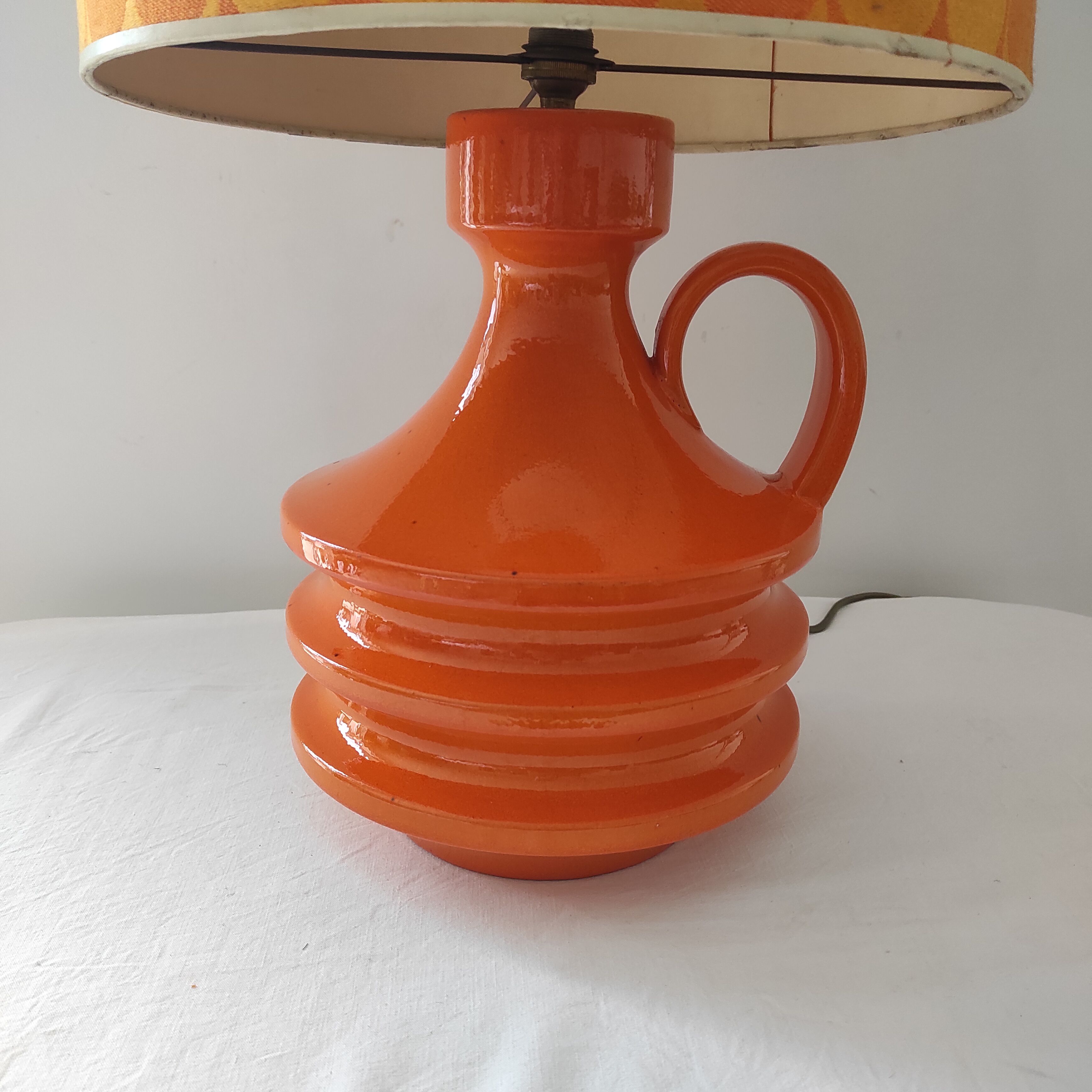 Lampe orange année 1970 pied en céramique vintage en état de fonctionnement