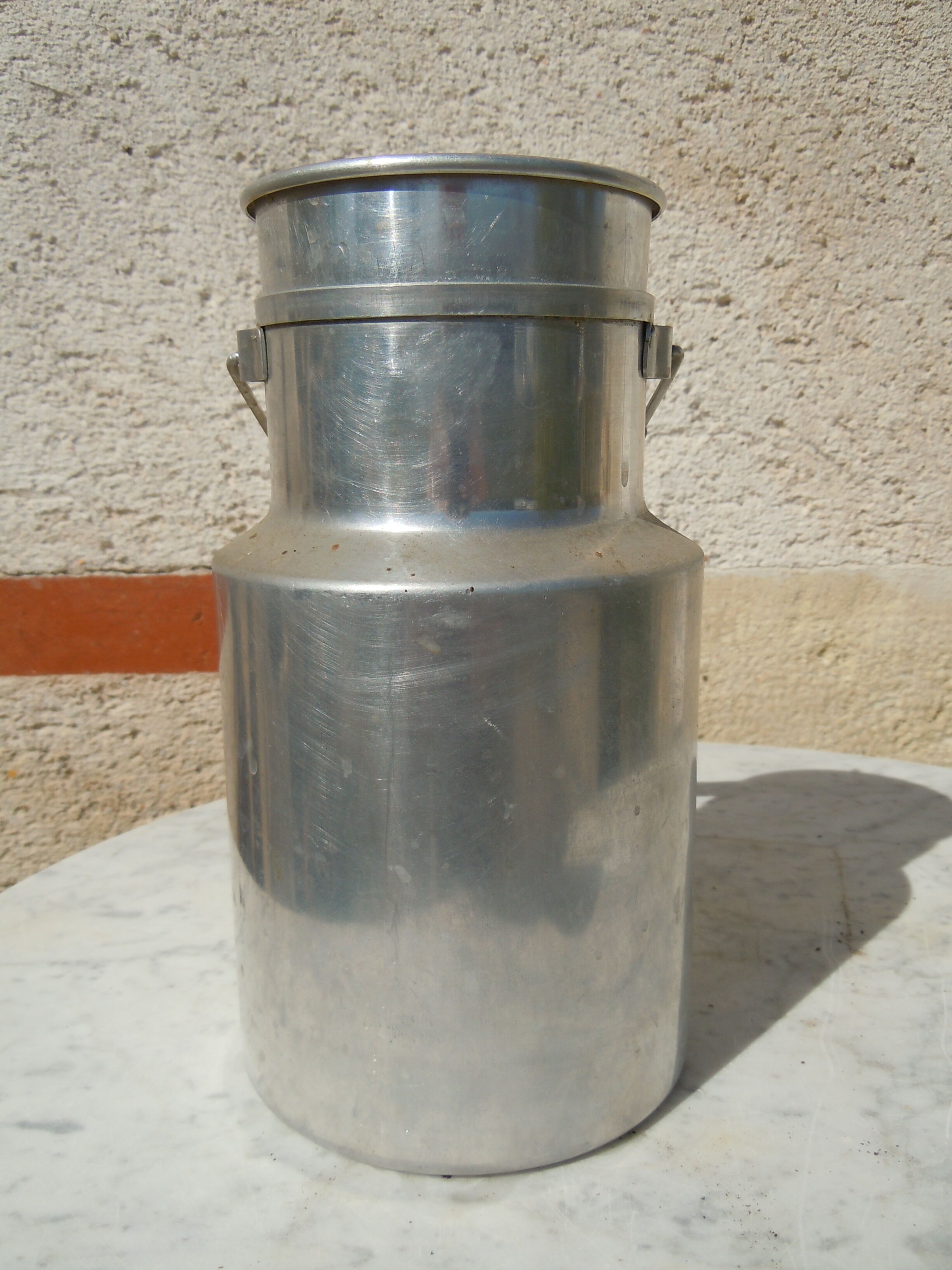 2 litre metal milk pot