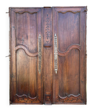 Paire de portes d’armoire Louis XV en chêne – XVIIIe siècle