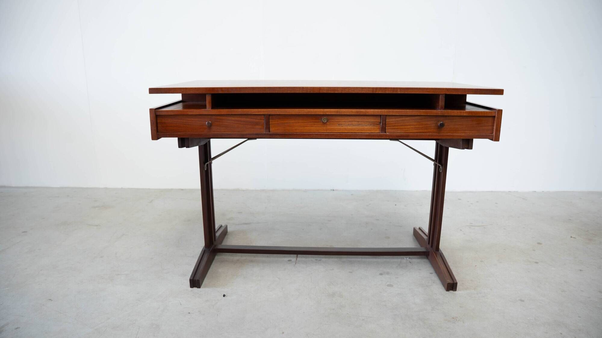 Sculptural free standing Italian desk