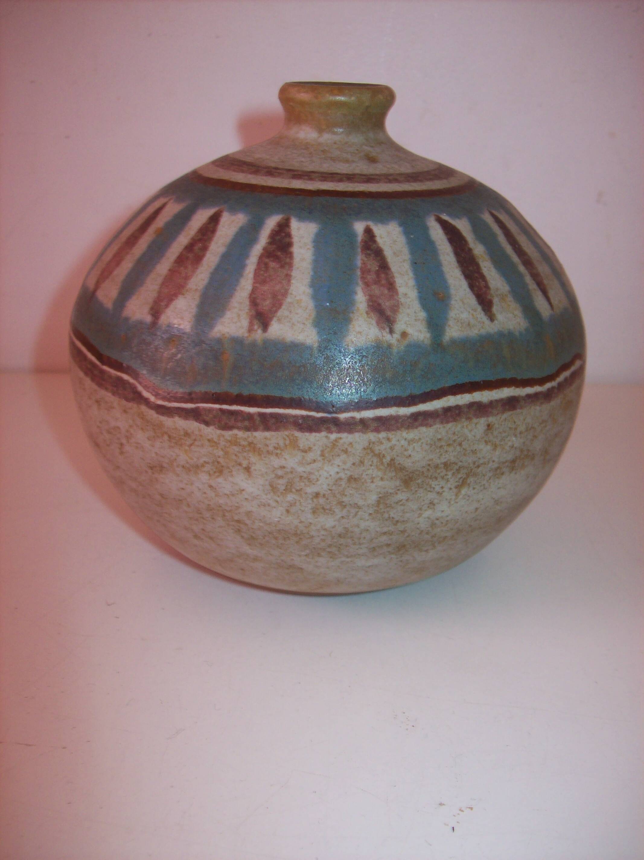 Vase boule en grès vintage signé Kamini