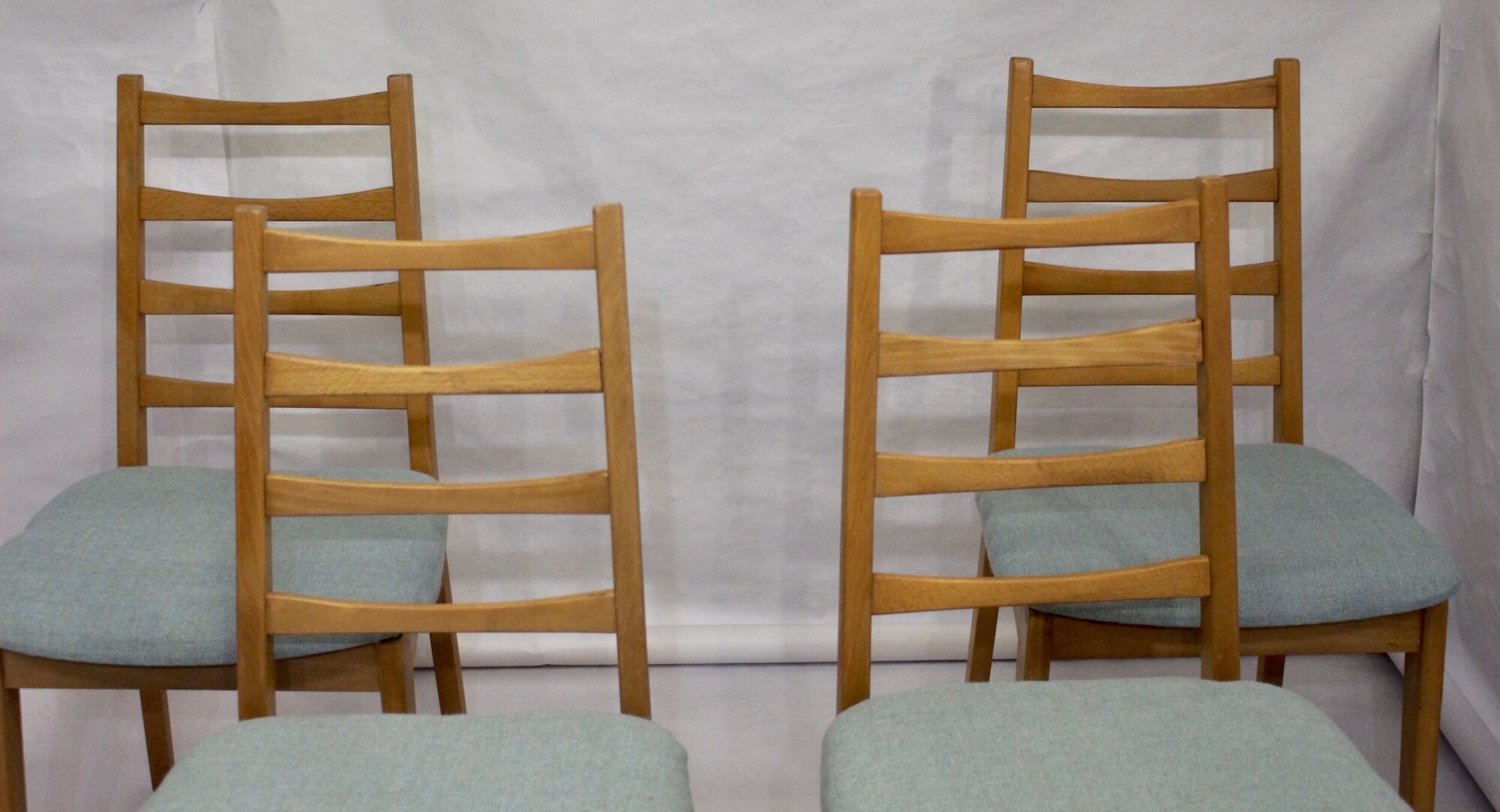 Set of 4 year old Scandinavian chairs restored fabric Edition Lelievre .