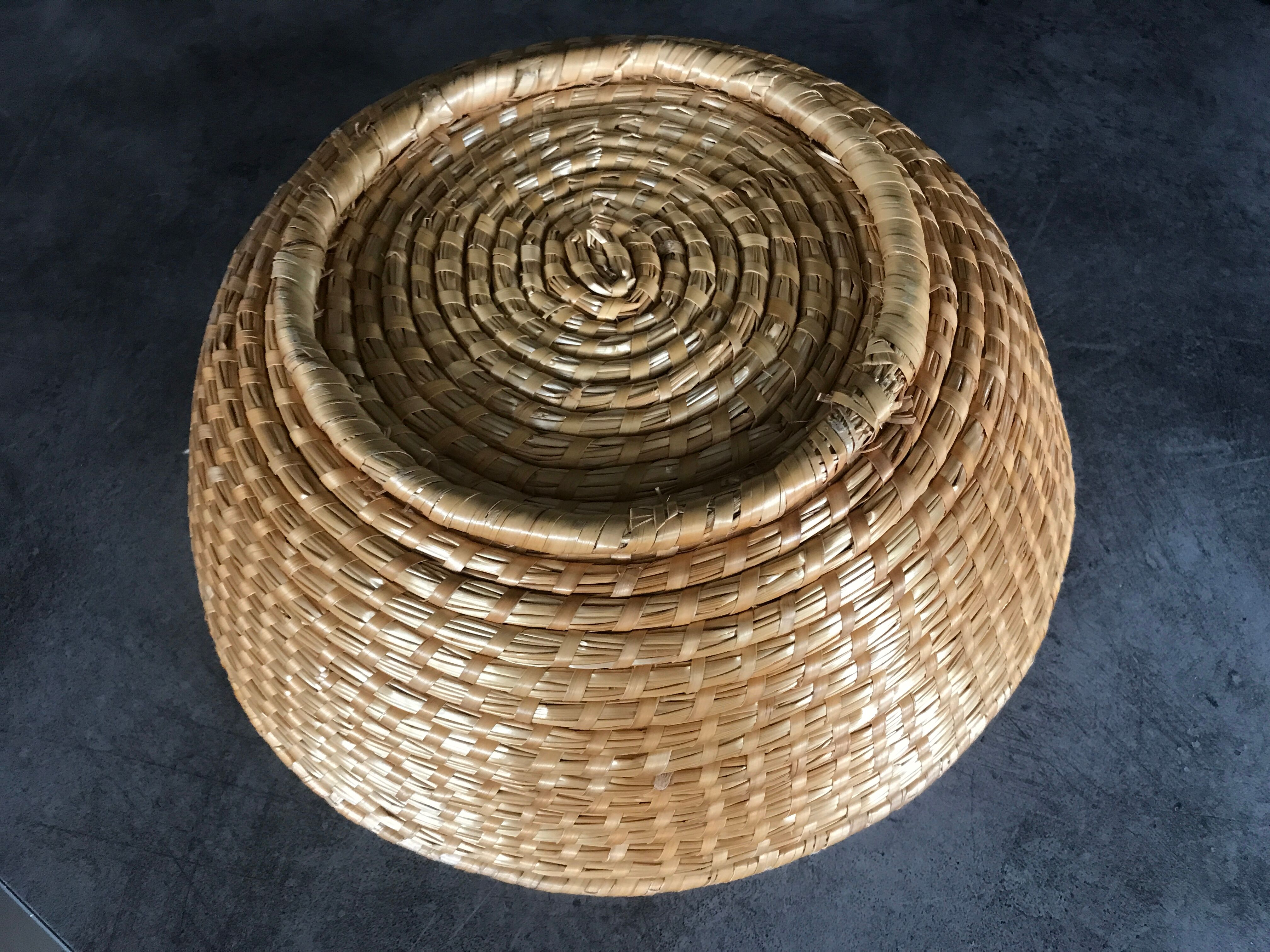 Vintage woven straw basket 29 cm