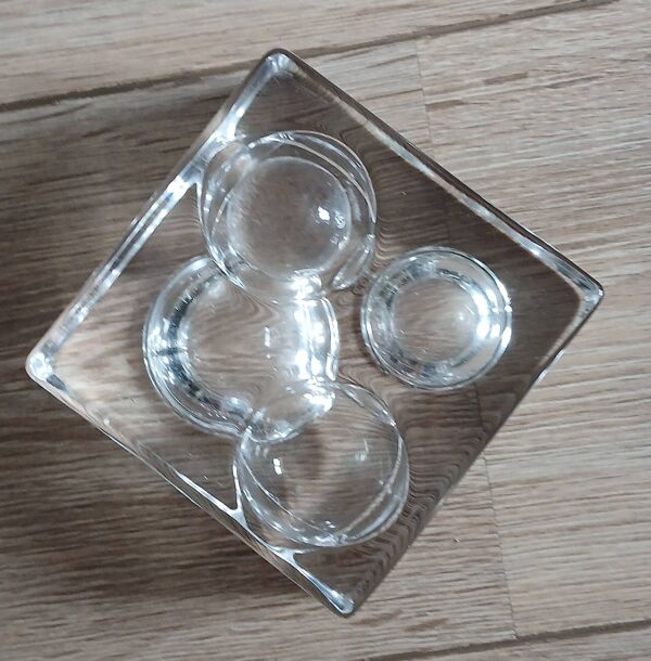 Cendrier  videpoche sculpté Daum en verre avec boule