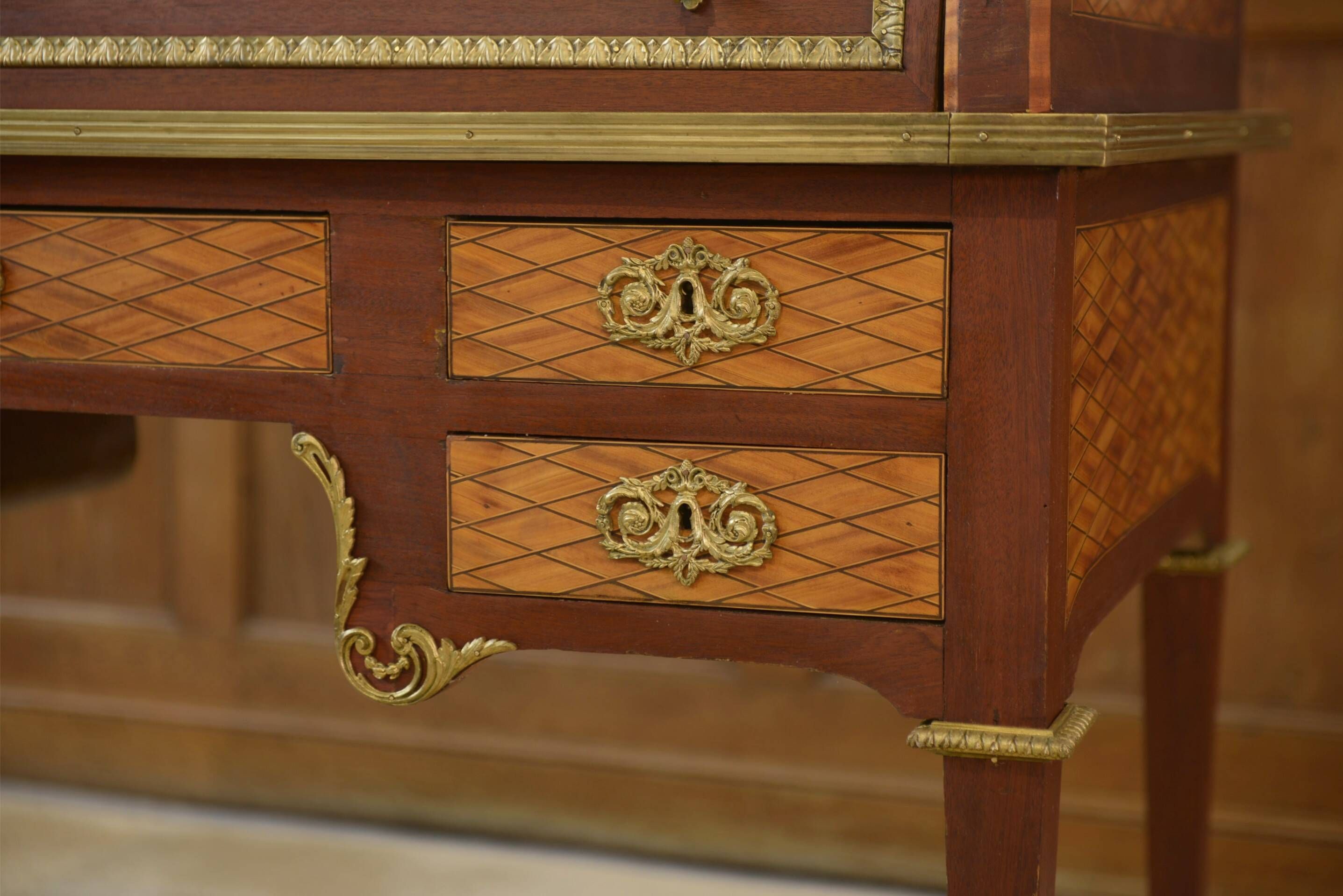 Louis XVI style cylinder desk in marquetry from the Napoleonic III period.