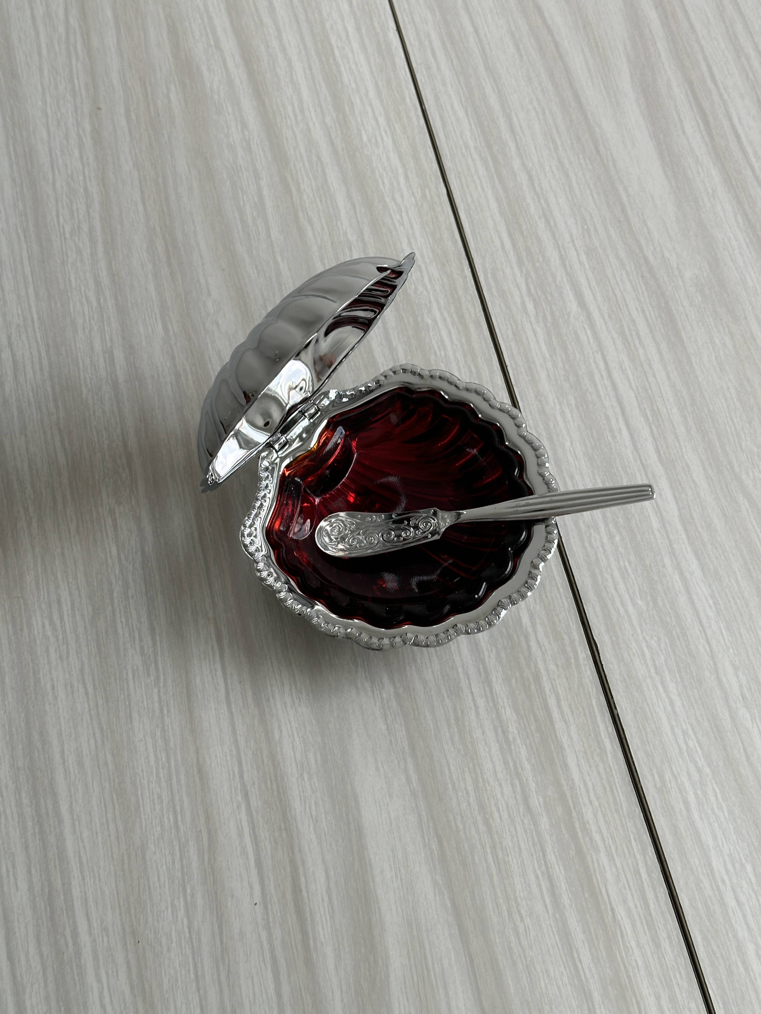 Silver-plated metal shell butter dish