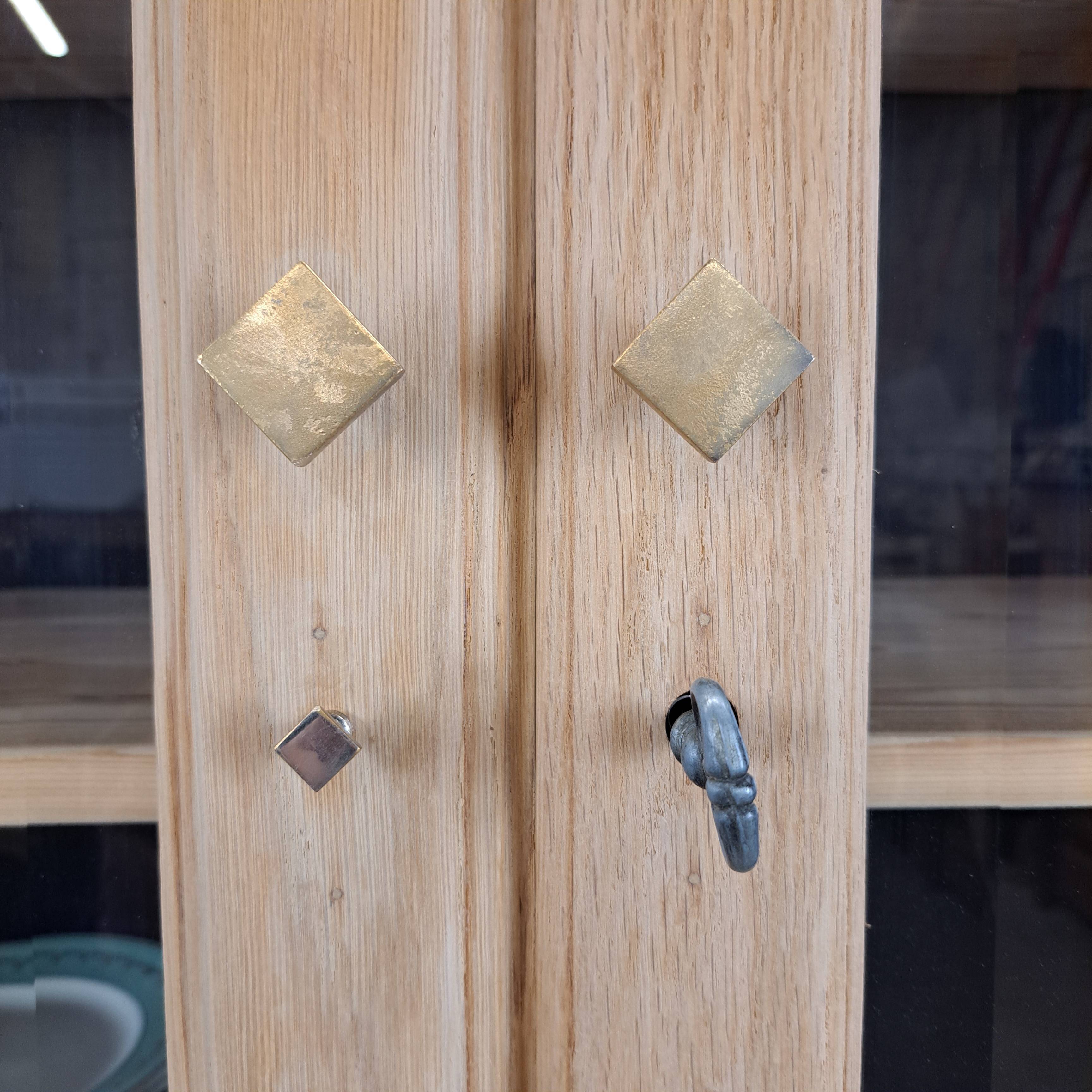 GLASS CABINET IN SOLID OAK