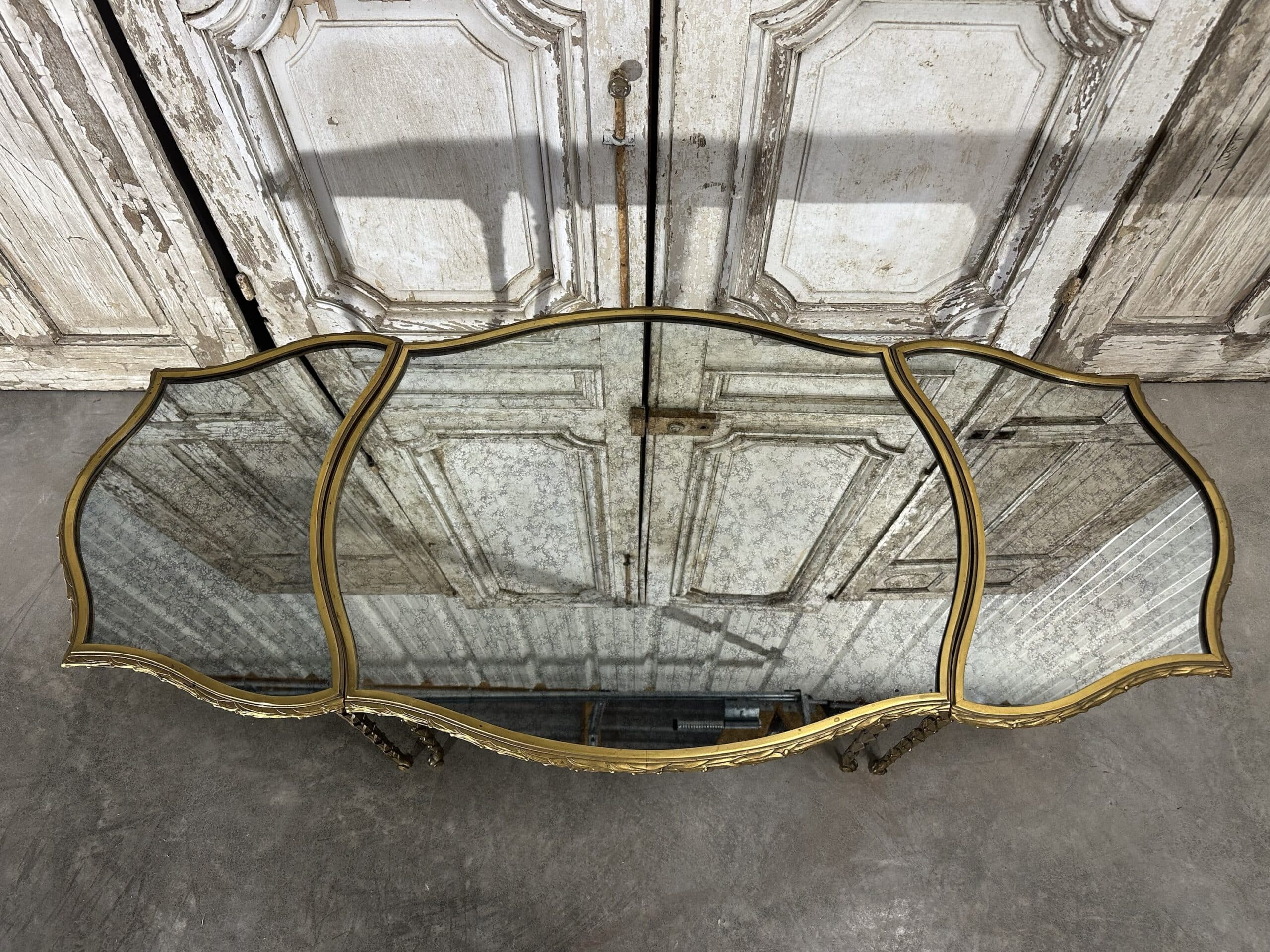 Table basse tripartite en bronze circa 1950-70