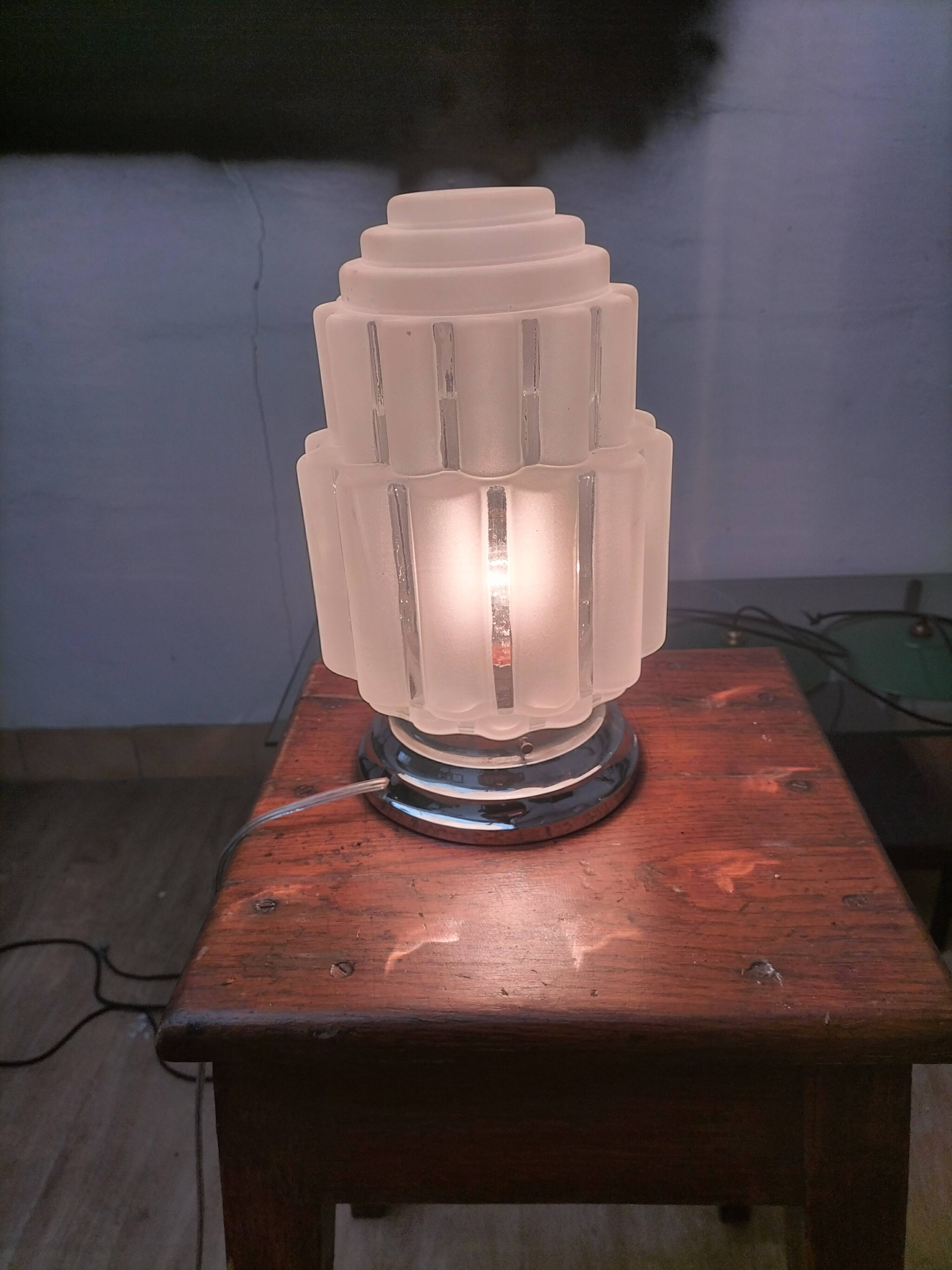 Art deco lamp