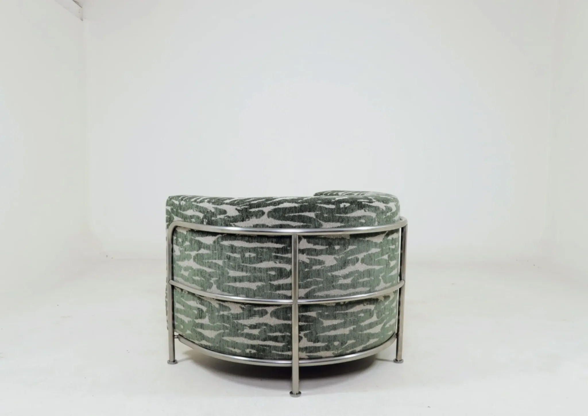Brutalise lobby longue chair verdigris green 