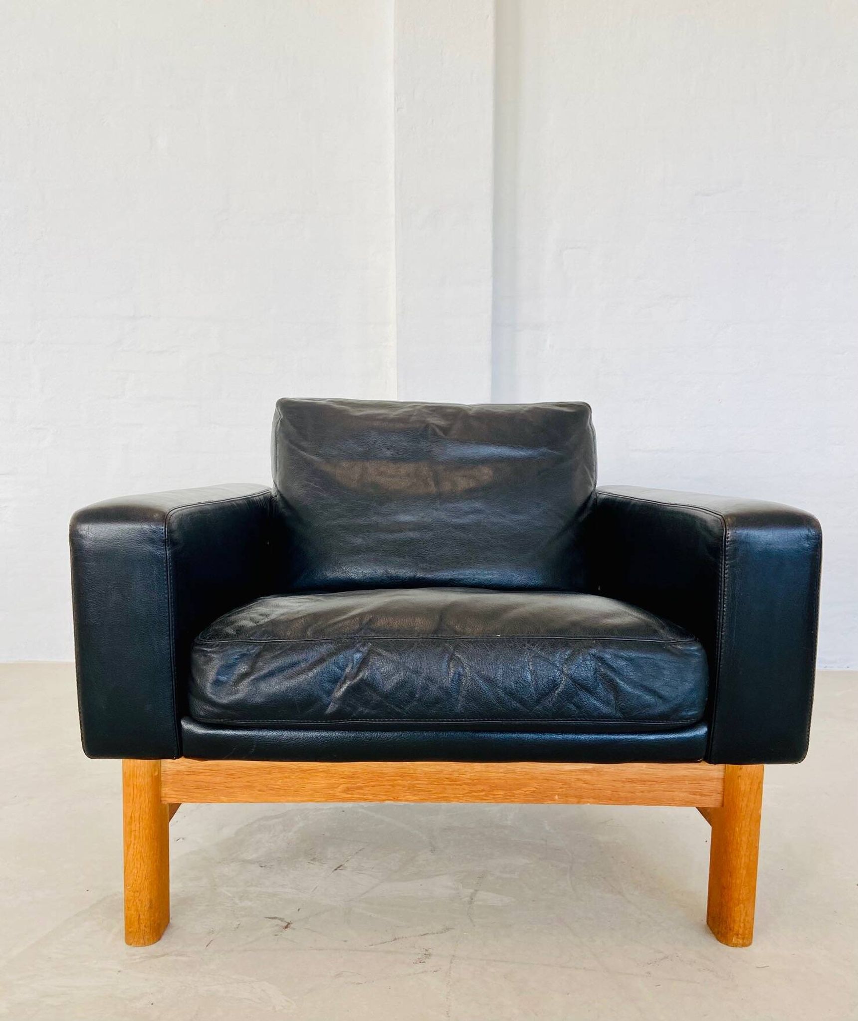 VINTAGE MID-CENTURY POUL M. VOLTHER  LEATHER AND OAK LOUNGE CHAIR 1960,s