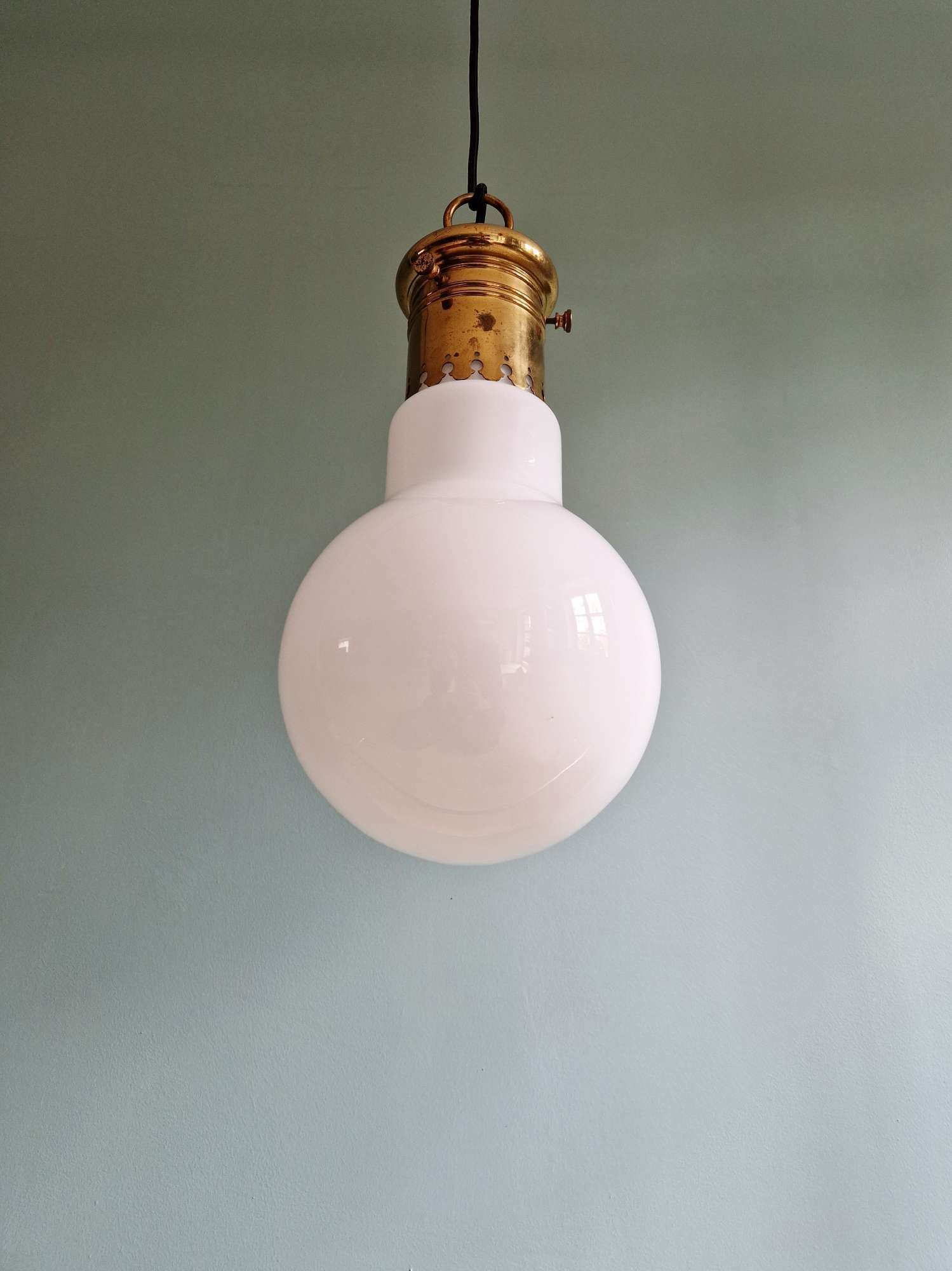 Large bulbous pendant light in white opaline and brass, 1960s.