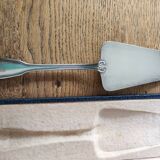 Pie shovel