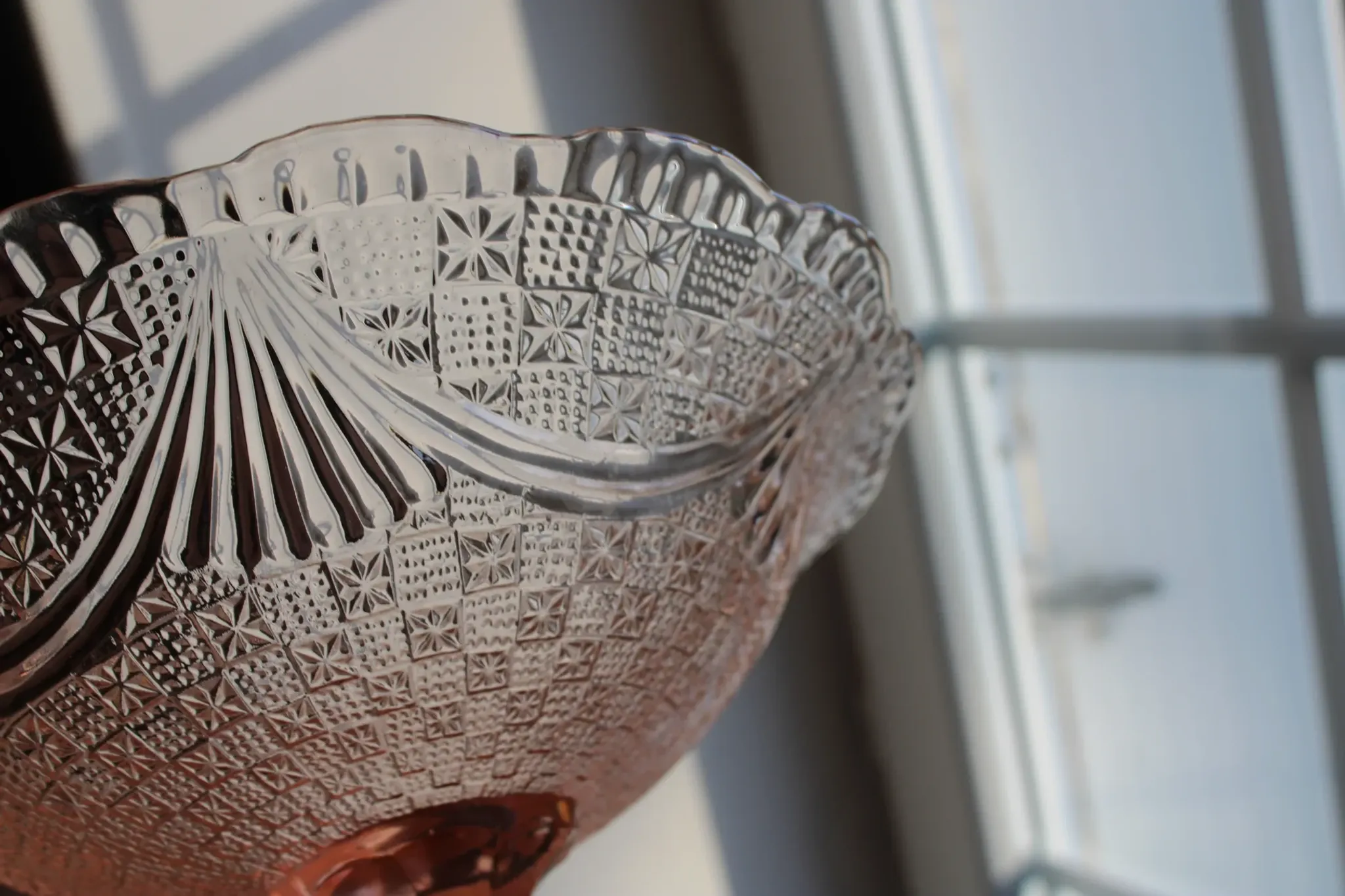 Vintage pink glass footed bowl – Star-decorated compote with draping – Ø 24 cm