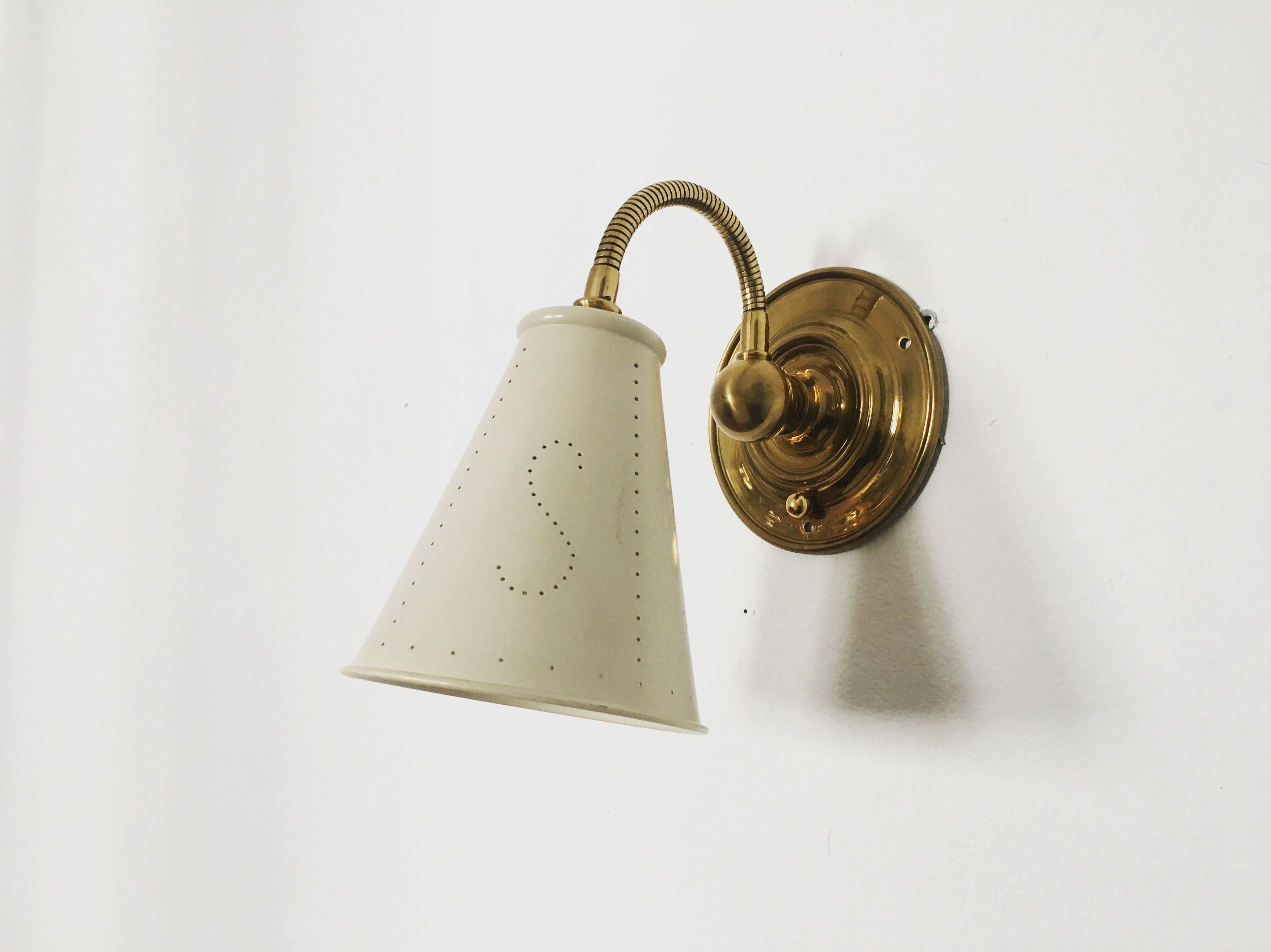 Magnificent adjustable italian Mid Century Modern brass wall sconce