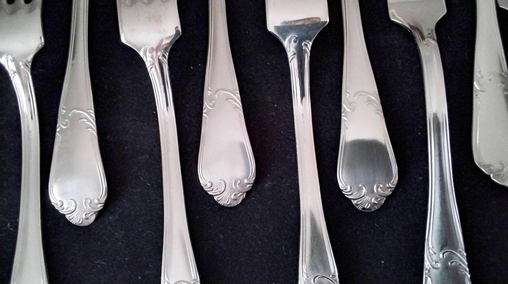 Guy Degrenne Rocaille Model Louis XV Style Stainless Steel Cutlery Set