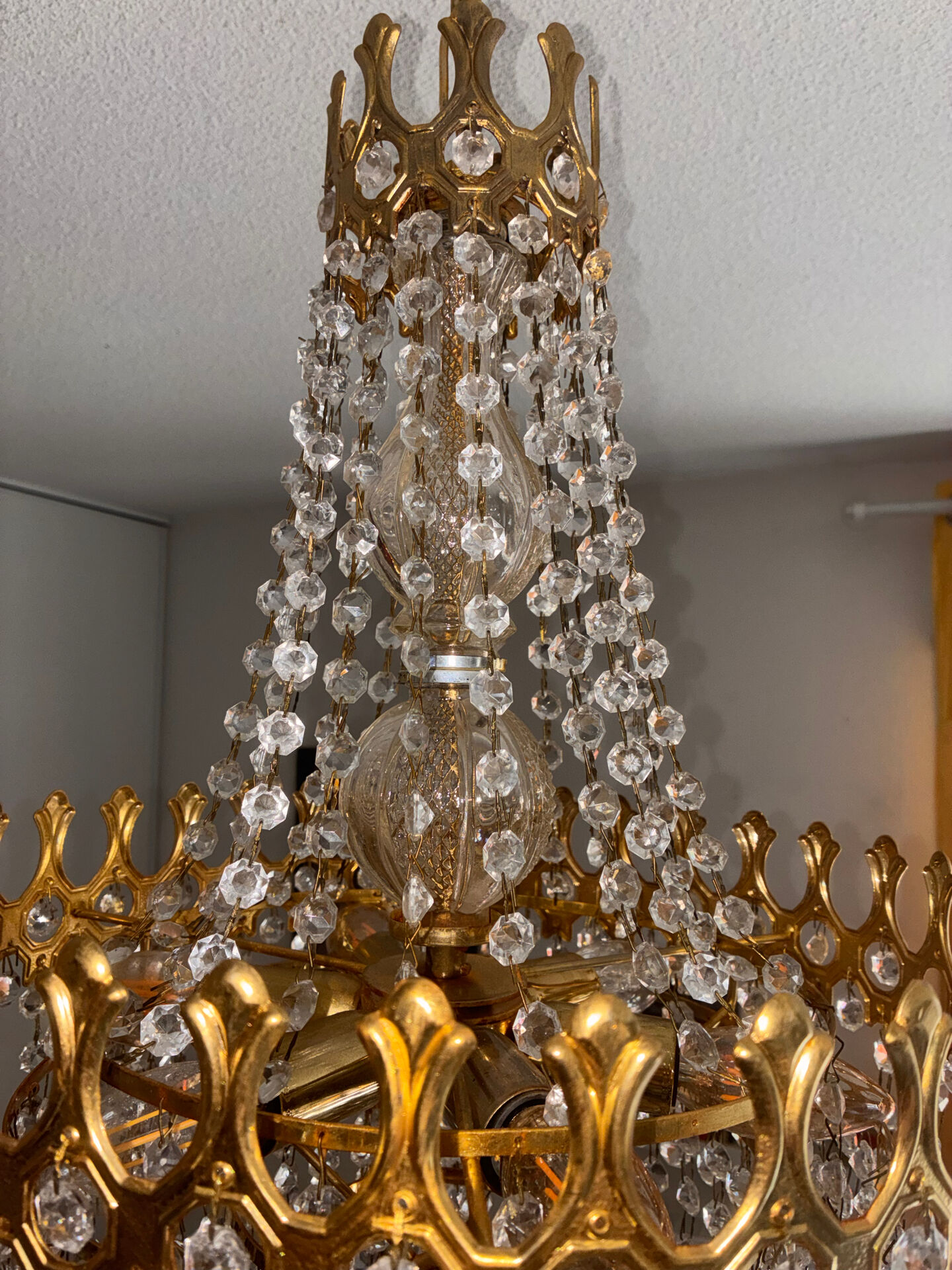 Vintage style Palwa basket chandelier – Gold-plated steel, crystal and heart in