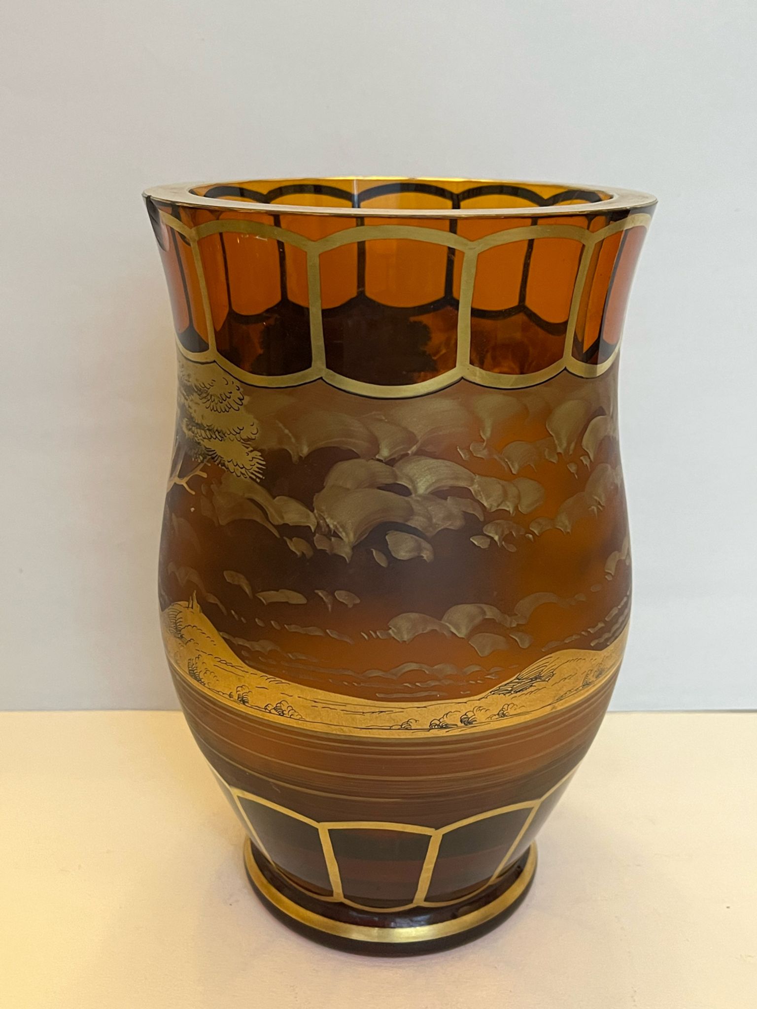Vase en verre peint