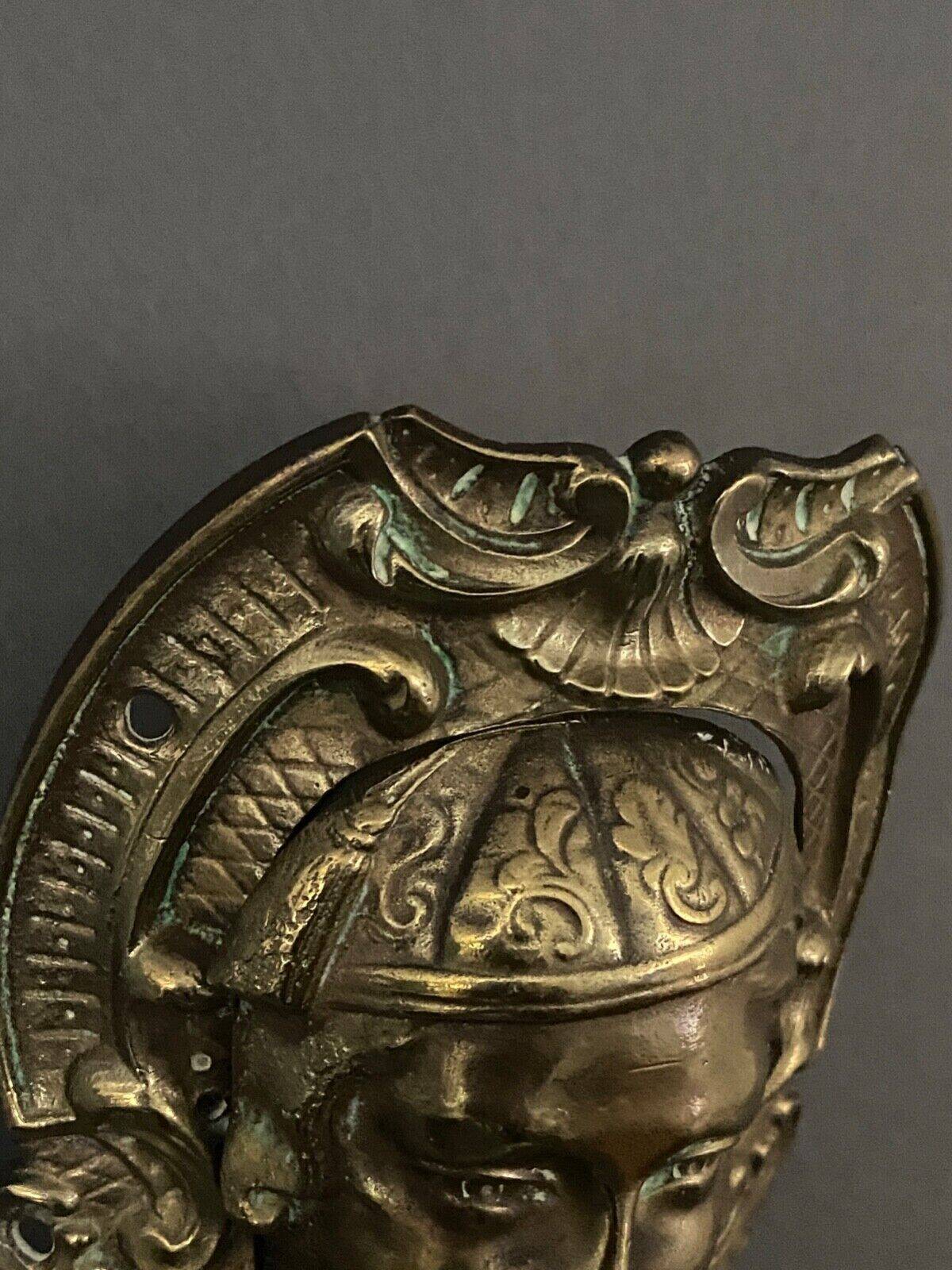 Ornementation de billard en bronze doré visage décor Louis XIV