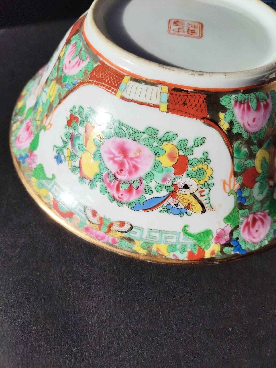 Chinese porcelain bowl with floral and bird decoration – Famille Rose style