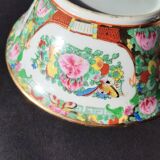 Chinese porcelain bowl with floral and bird decoration – Famille Rose style