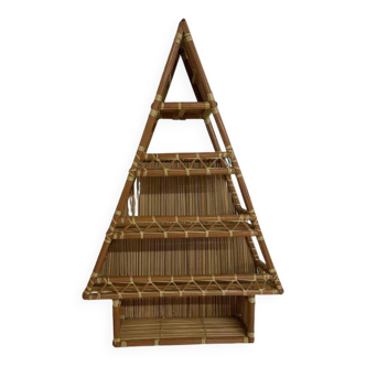 Fir tree shaped shelf
