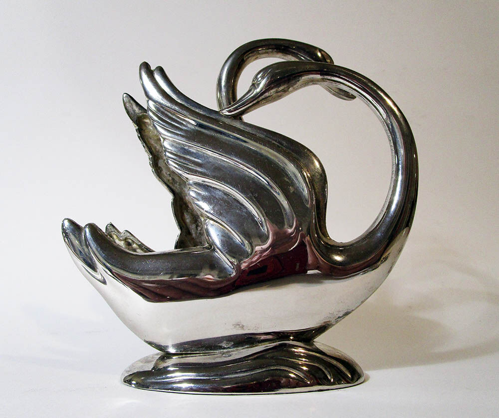 Paper towel holder with swans