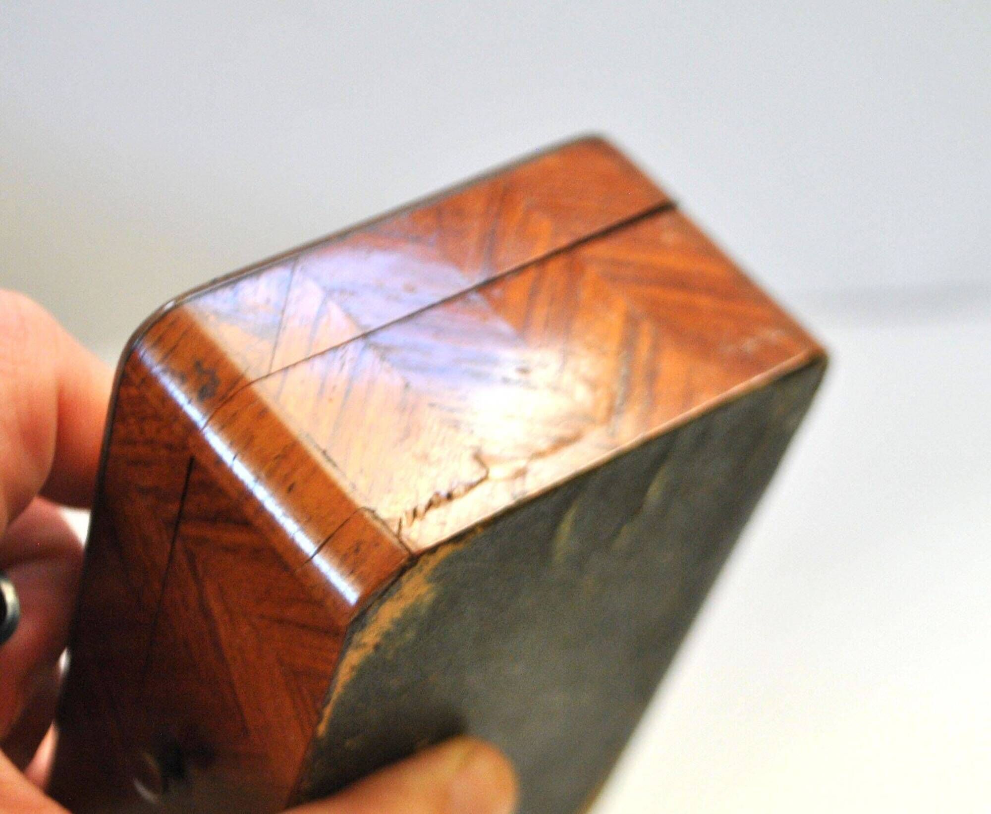 Antique box with marquetry wood, clover decoration, 7 x 11 cm.
