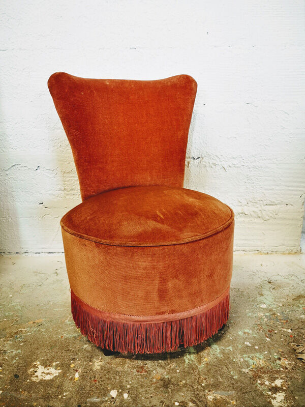 Pink fringed velvet heater